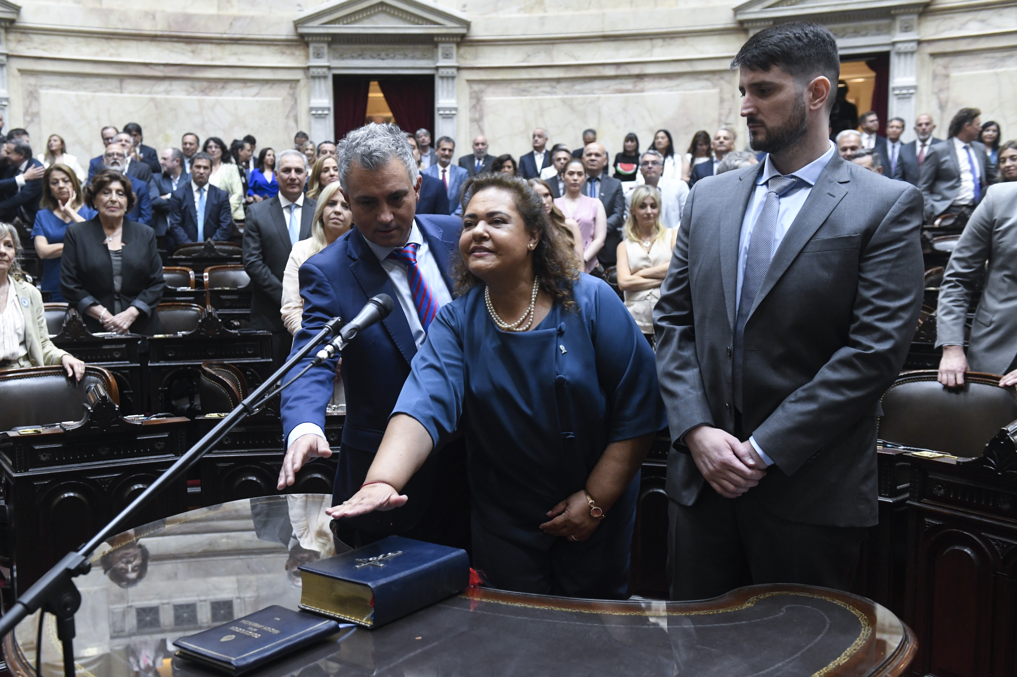 Galeria de imagenes de la noticia CON LA PRESENCIA DEL PRESIDENTE DE LA NACIÓN, JURARON LOS NUEVOS DIPUTADOS Y MARTÍN MENEM FUE REELECTO