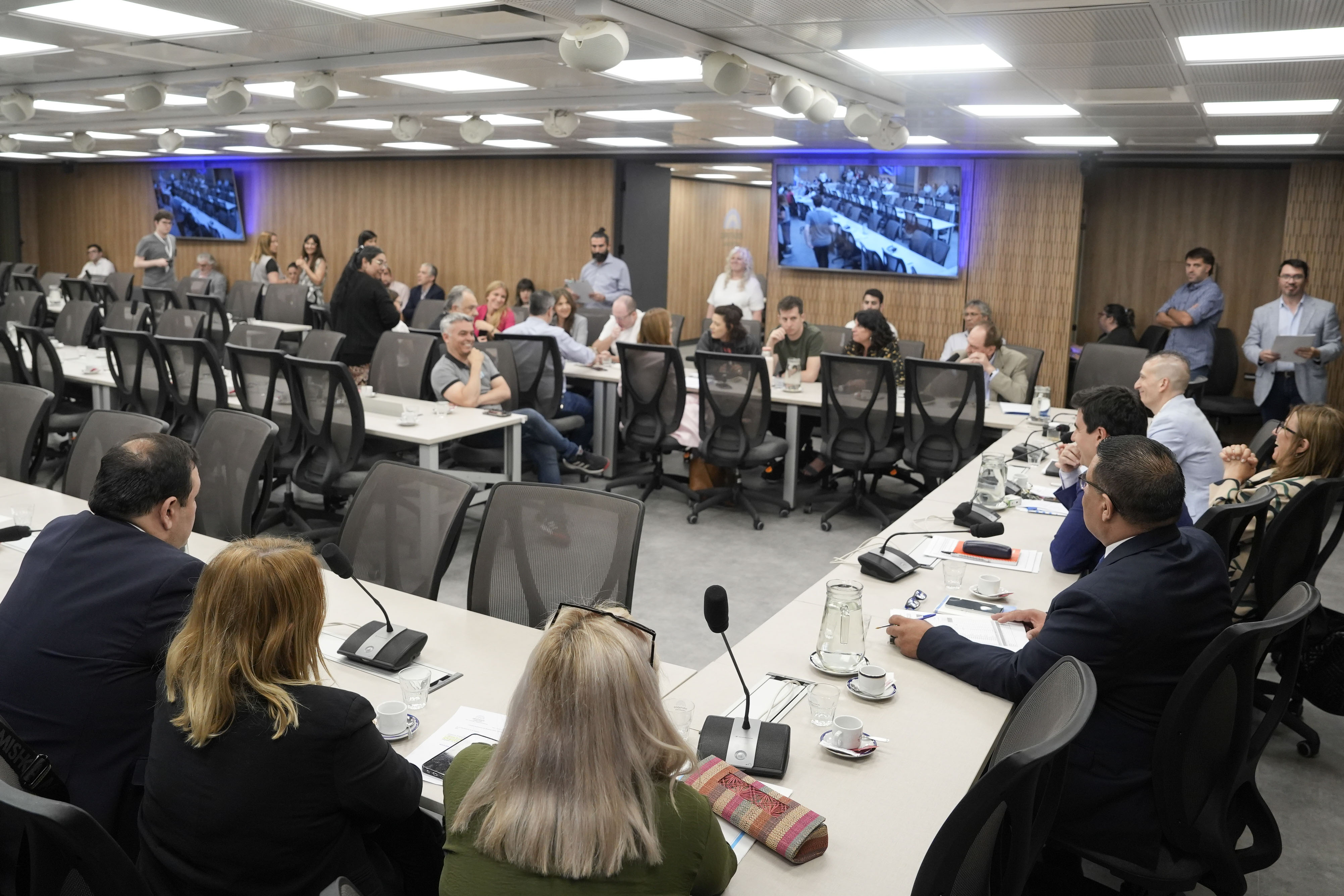 Galeria de imagenes de la noticia AVANZÓ UN PROYECTO DE LEY PARA QUE LAS COOPERATIVAS PUEDAN ACCEDER AL CERTIFICADO MIPYME