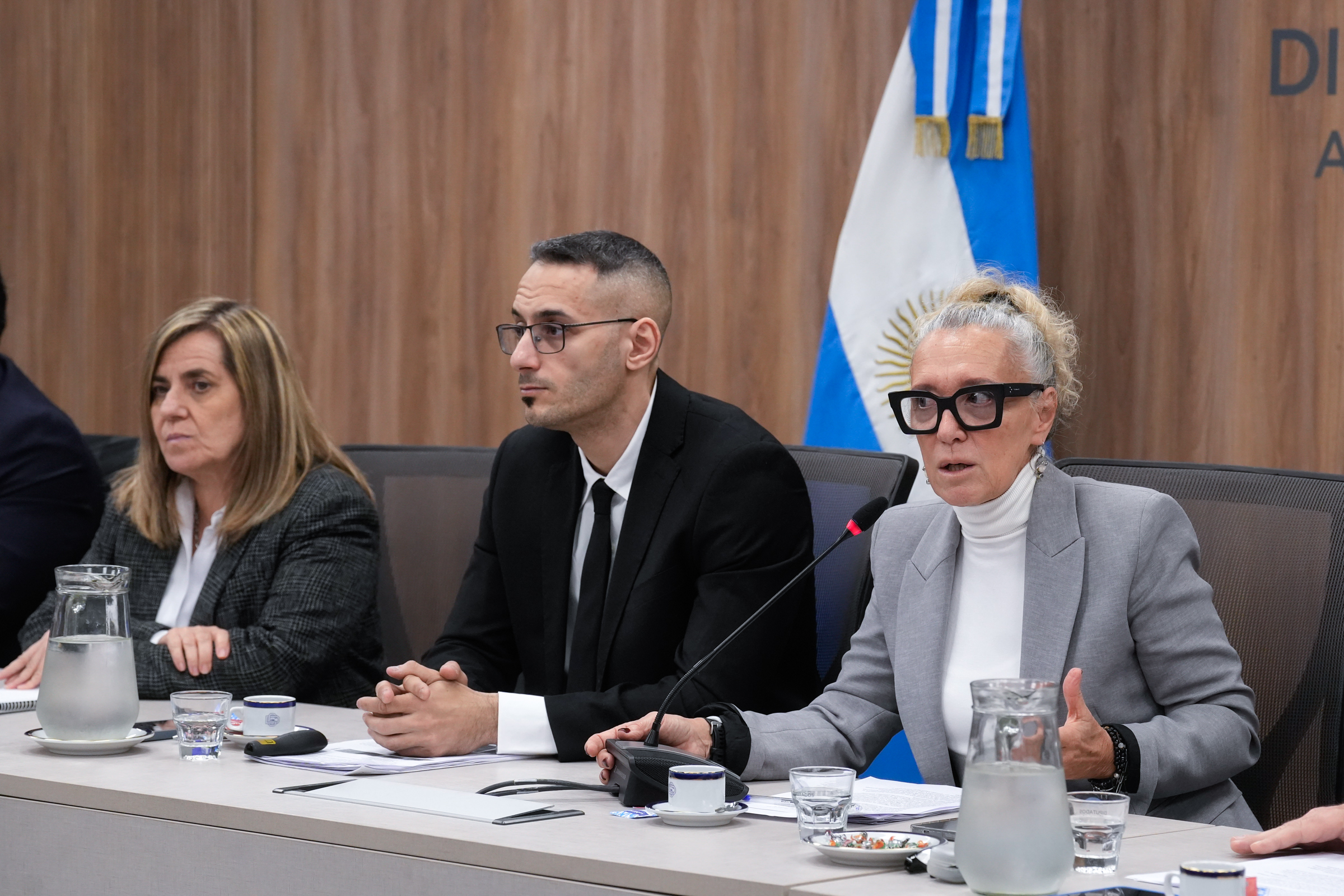 Galeria de imagenes de la noticia REALIZARON REUNIÓN INFORMATIVA SOBRE MERCADOS ILEGALES DE DROGAS SINTÉTICAS EN LA REGIÓN
