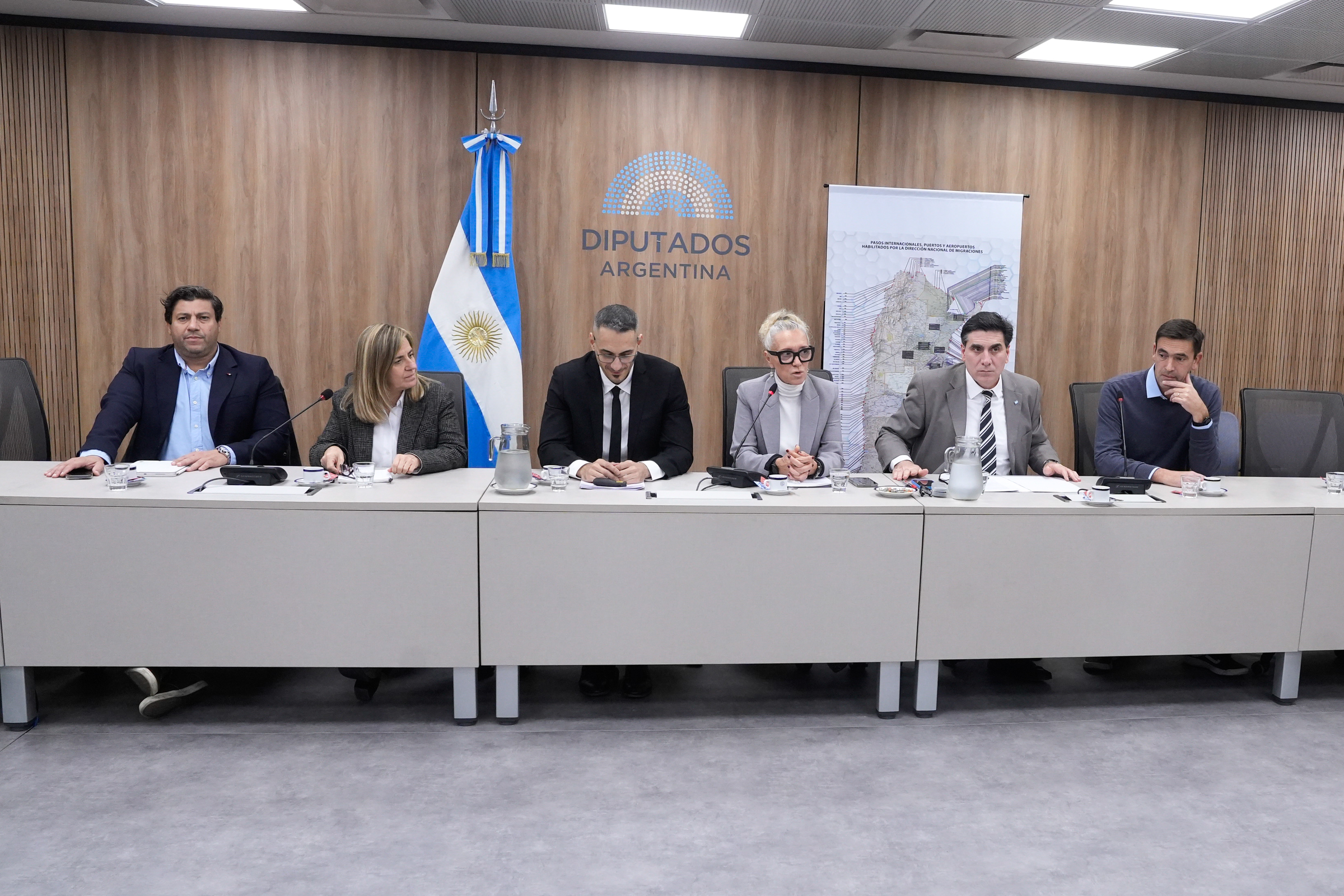 Galeria de imagenes de la noticia REALIZARON REUNIÓN INFORMATIVA SOBRE MERCADOS ILEGALES DE DROGAS SINTÉTICAS EN LA REGIÓN