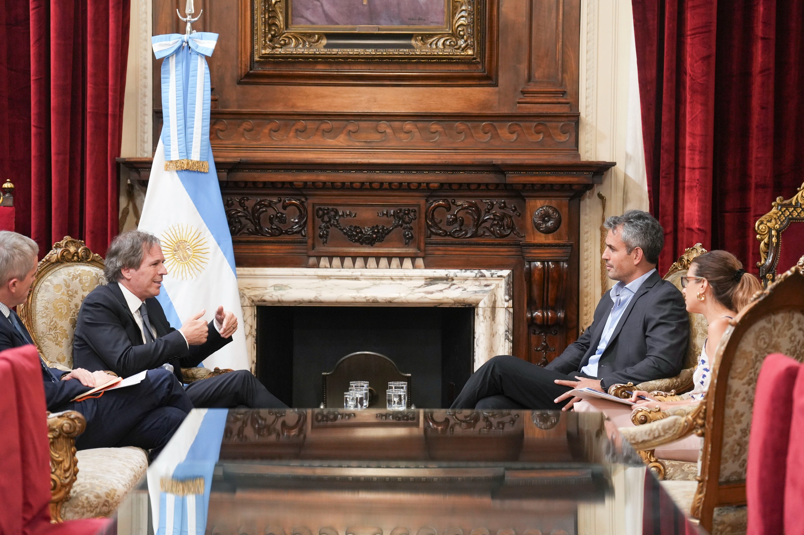 Galeria de imagenes de la noticia MARTÍN MENEM RECIBIÓ AL EMBAJADOR ARGENTINO EN ESTADOS UNIDOS