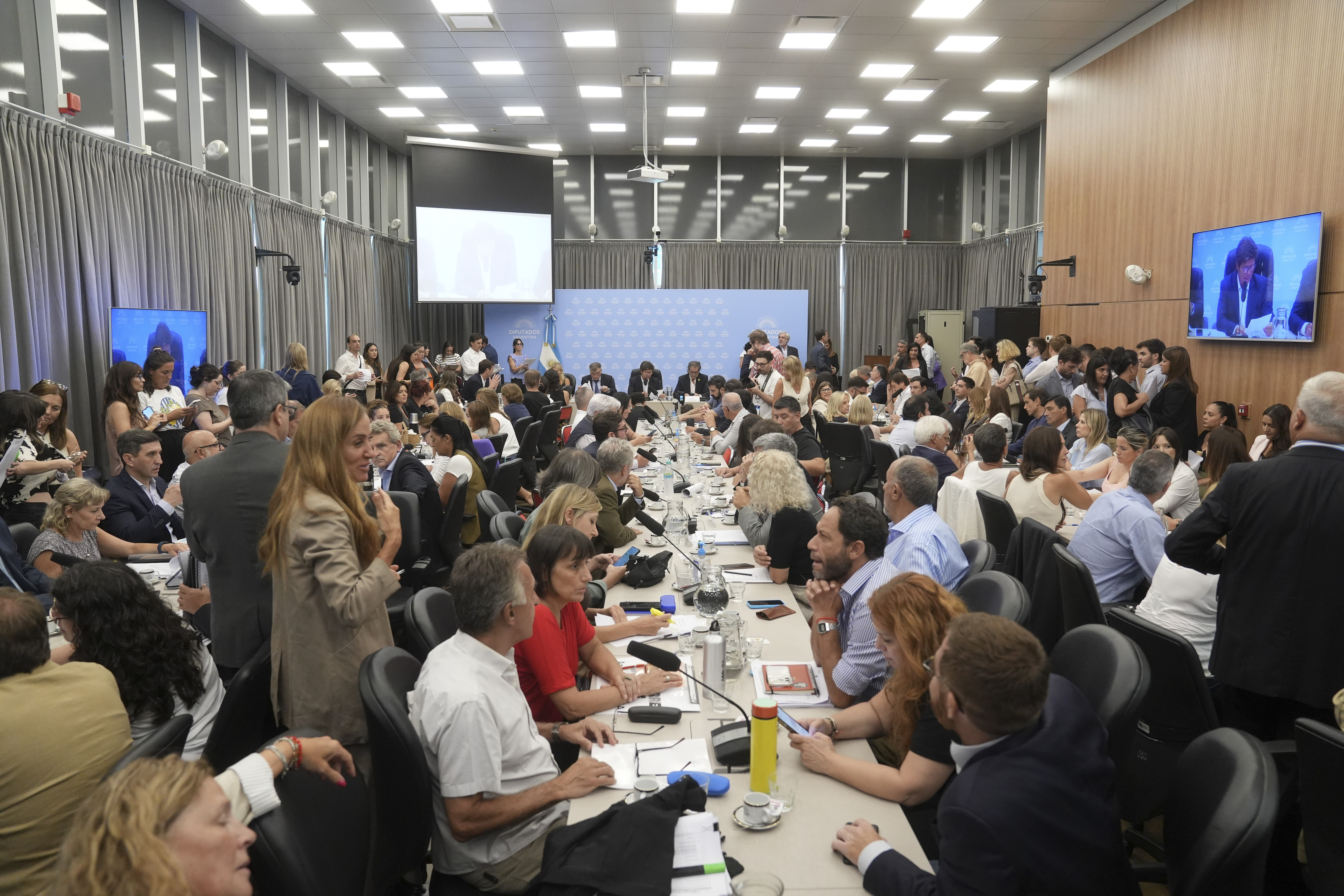 Galeria de imagenes de la noticia CON DICTAMEN DE MAYORÍA, AVANZA EL PROYECTO DE MODERNIZACIÓN LABORAL EN DIPUTADOS