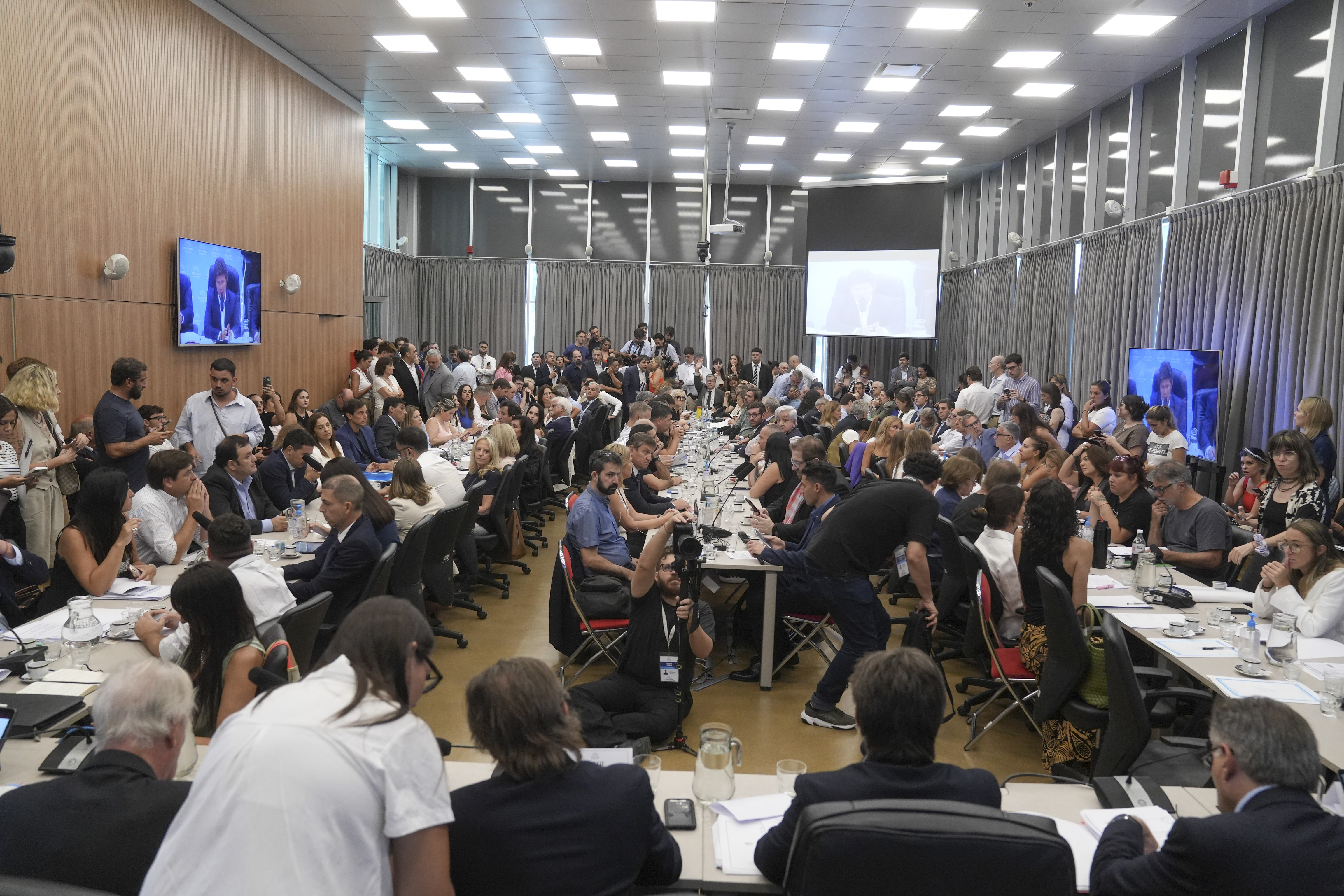 Galeria de imagenes de la noticia CON DICTAMEN DE MAYORÍA, AVANZA EL PROYECTO DE MODERNIZACIÓN LABORAL EN DIPUTADOS