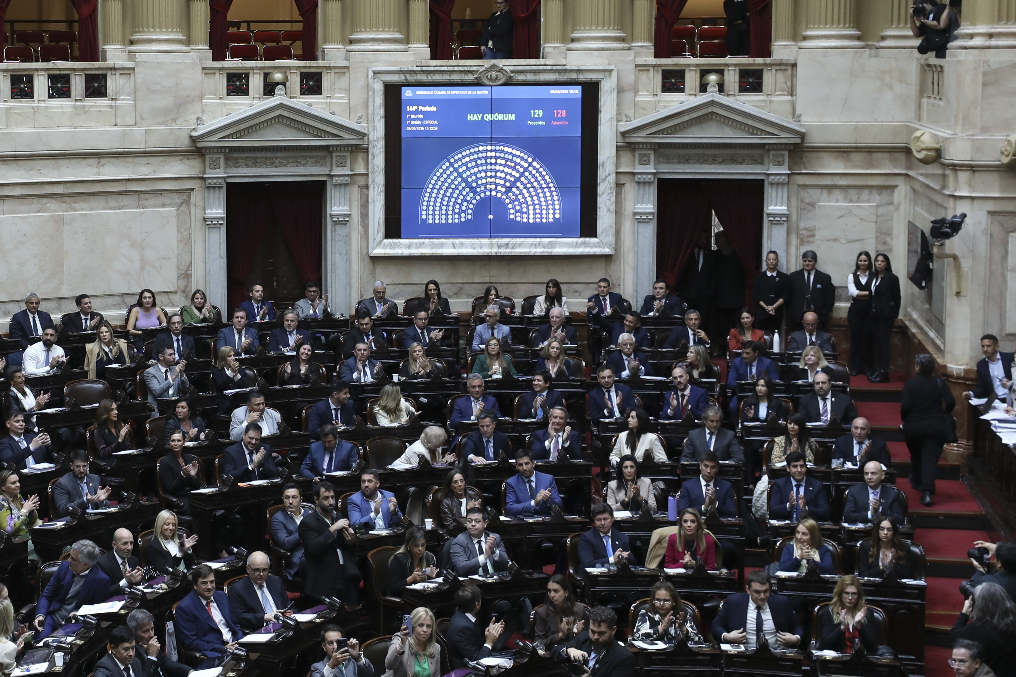 Galeria de imagenes de la noticia LA CÁMARA DE DIPUTADOS CONVIRTIÓ EN LEY LA MODIFICACIÓN DE LA LEY DE GLACIARES