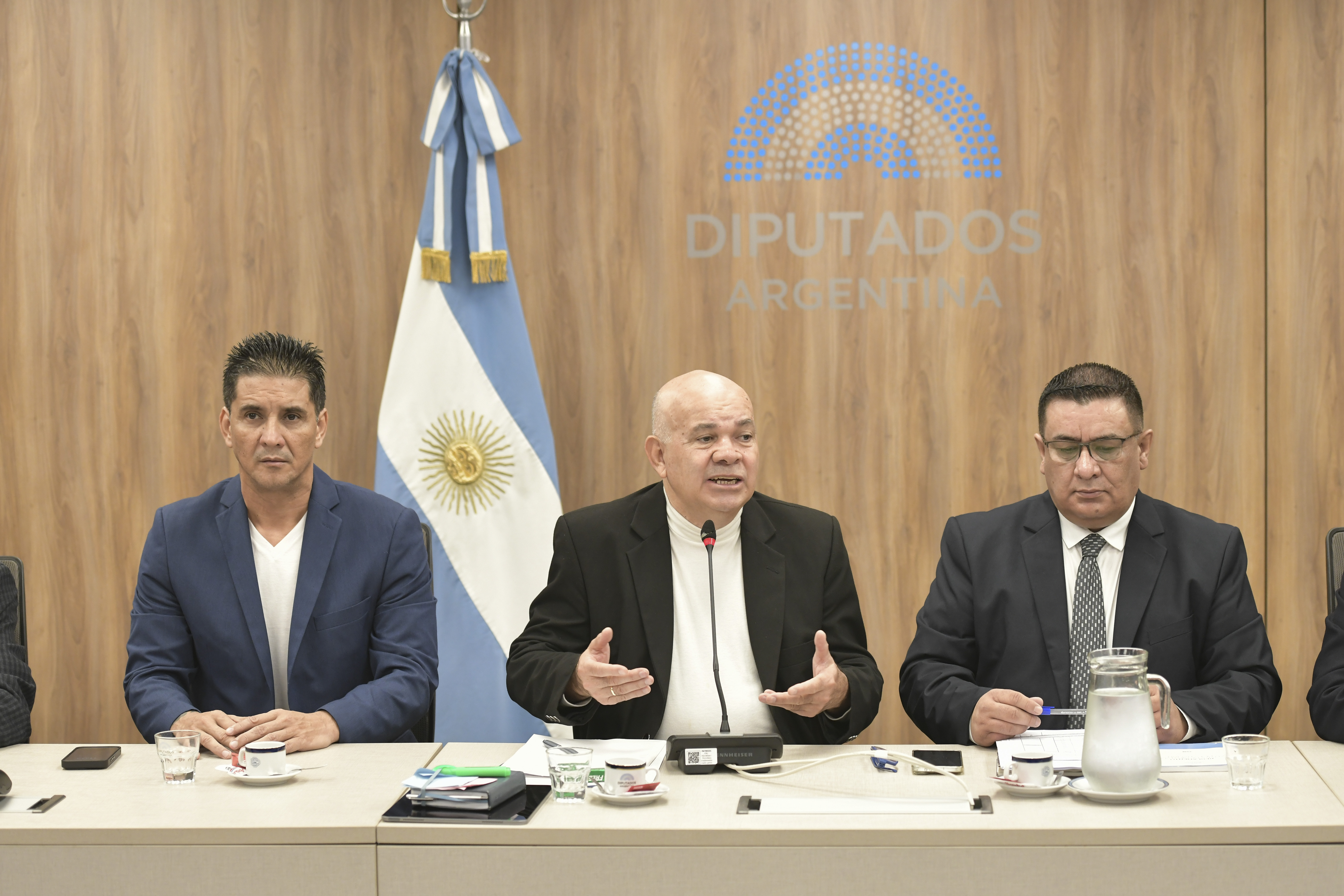 Galeria de imagenes de la noticia CON DISTINTOS EXPOSITORES, SE REUNIÓ LA COMISIÓN DE ASUNTOS COOPERATIVOS, MUTUALES Y ONG