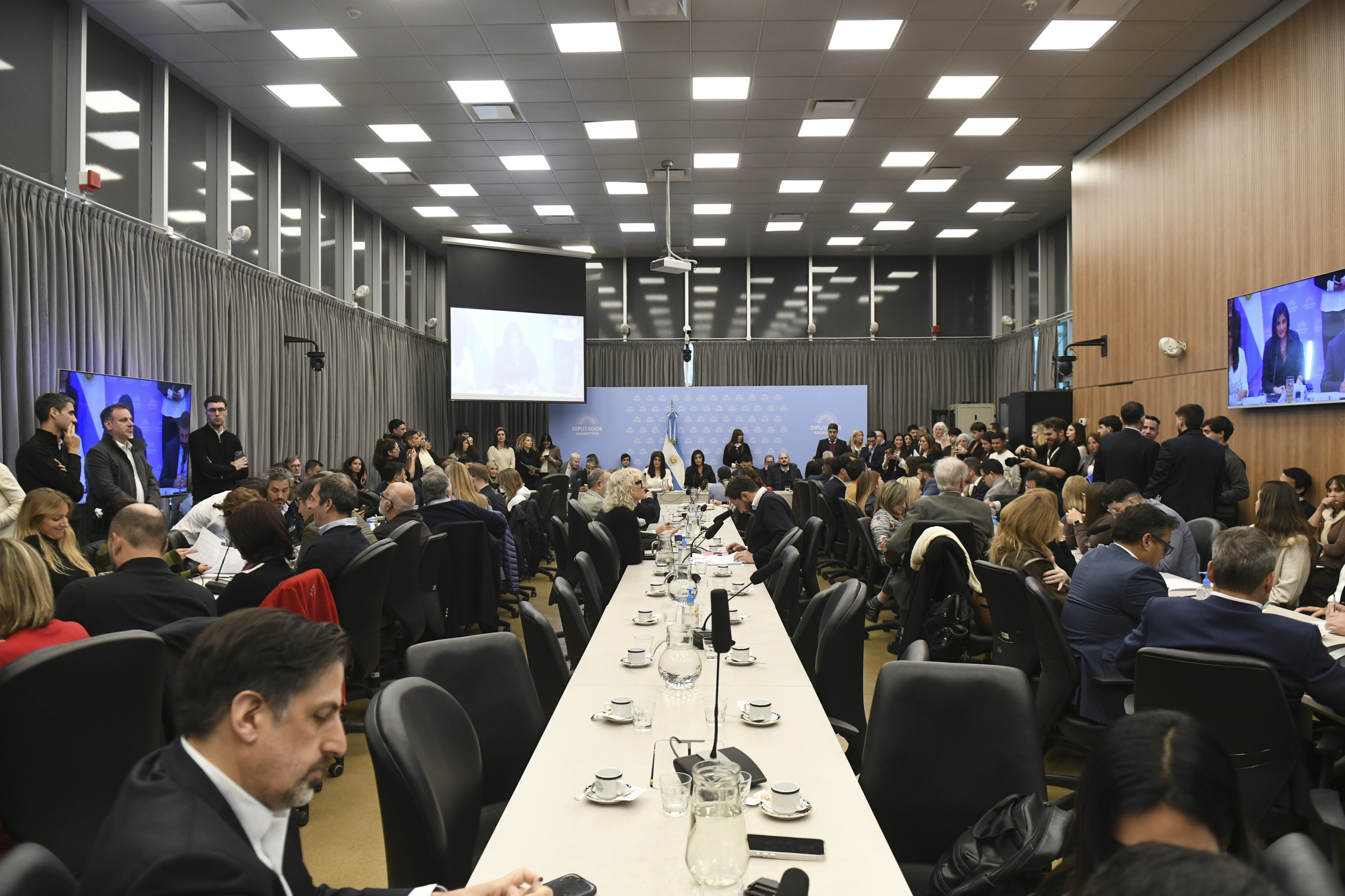 Galeria de imagenes de la noticia OBTUVO DICTAMEN DE MAYORÍA LA ADHESIÓN AL TRATADO DE COOPERACIÓN EN MATERIA DE PATENTES