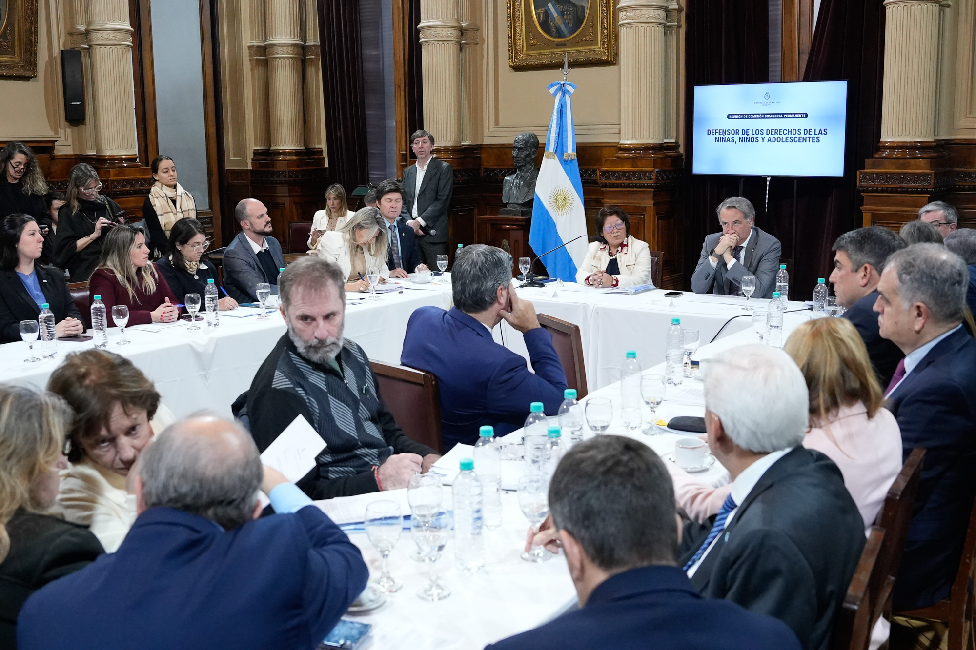Galeria de imagenes de la noticia BICAMERAL DEL DEFENSOR DE LOS DERECHOS DE LOS NIÑOS AVANZÓ CON RESOLUCIONES PARA UN NUEVO CONCURSO