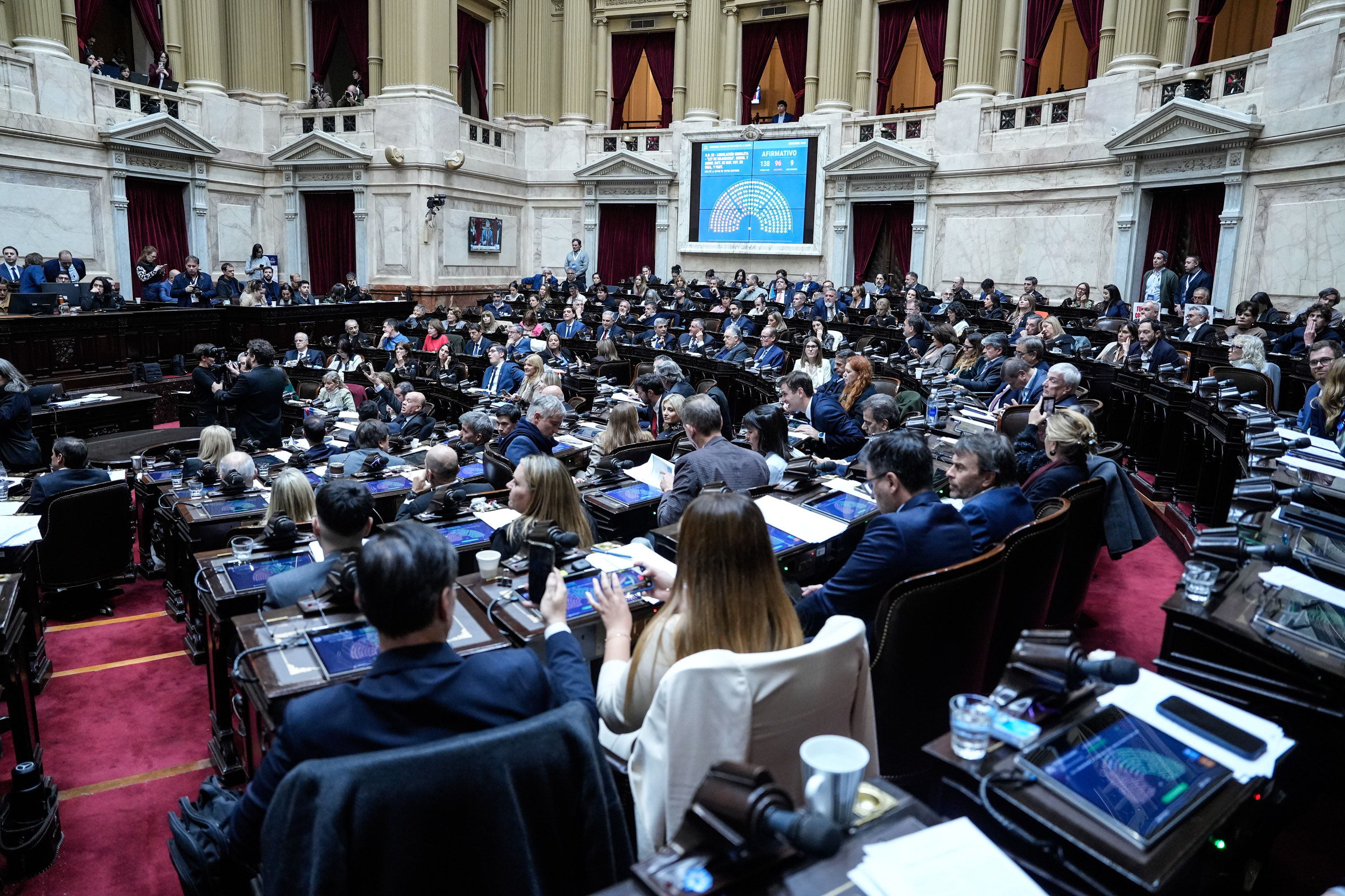 Galeria de imagenes de la noticia DIPUTADOS DIO MEDIA SANCIÓN AL PROYECTO DE “LEY HOJARASCA”