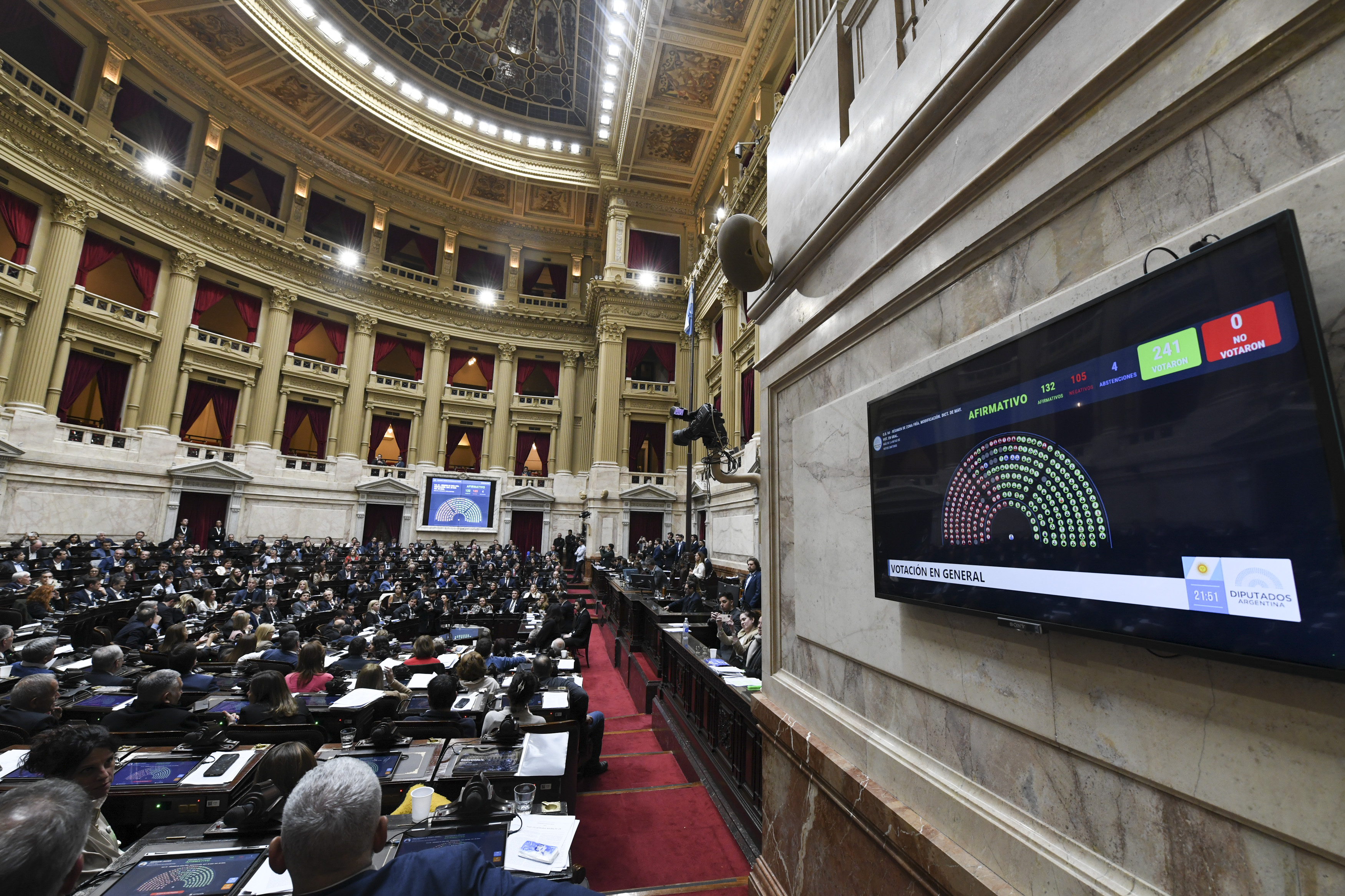 Galeria de imagenes de la noticia DIPUTADOS DIO MEDIA SANCIÓN AL PROYECTO DE “LEY HOJARASCA” Y LOS CAMBIOS AL RÉGIMEN DE ZONAS FRÍAS
