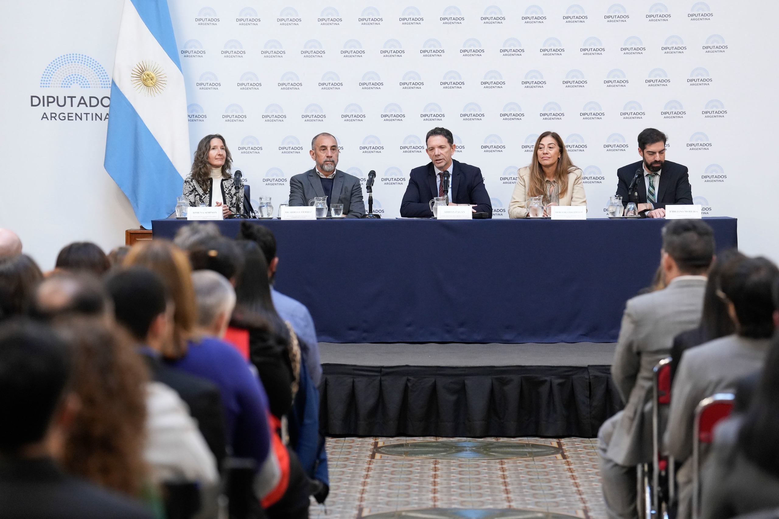 Galeria de imagenes de la noticia EL INSTITUTO DE CAPACITACIÓN PARLAMENTARIA ENTREGÓ DIPLOMAS DE ESTUDIOS AVANZADOS A UN CENTENAR DE ESTUDIANTES	
