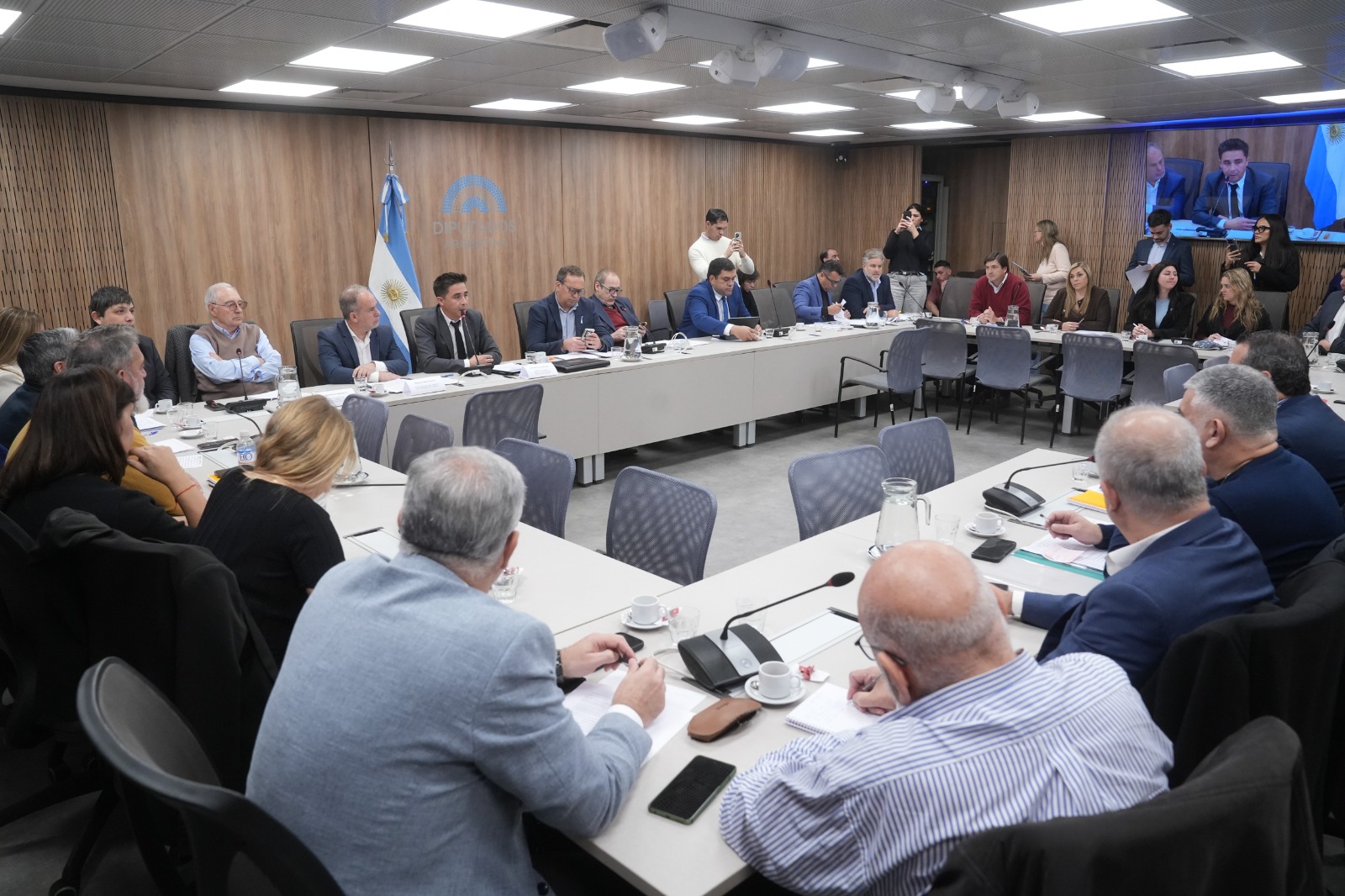 Galeria de imagenes de la noticia EN UNA REUNIÓN INFORMATIVA, LA COMISIÓN DE OBRAS PÚBLICAS RECIBIÓ A FUNCIONARIOS Y REPRESENTANTES DEL SECTOR