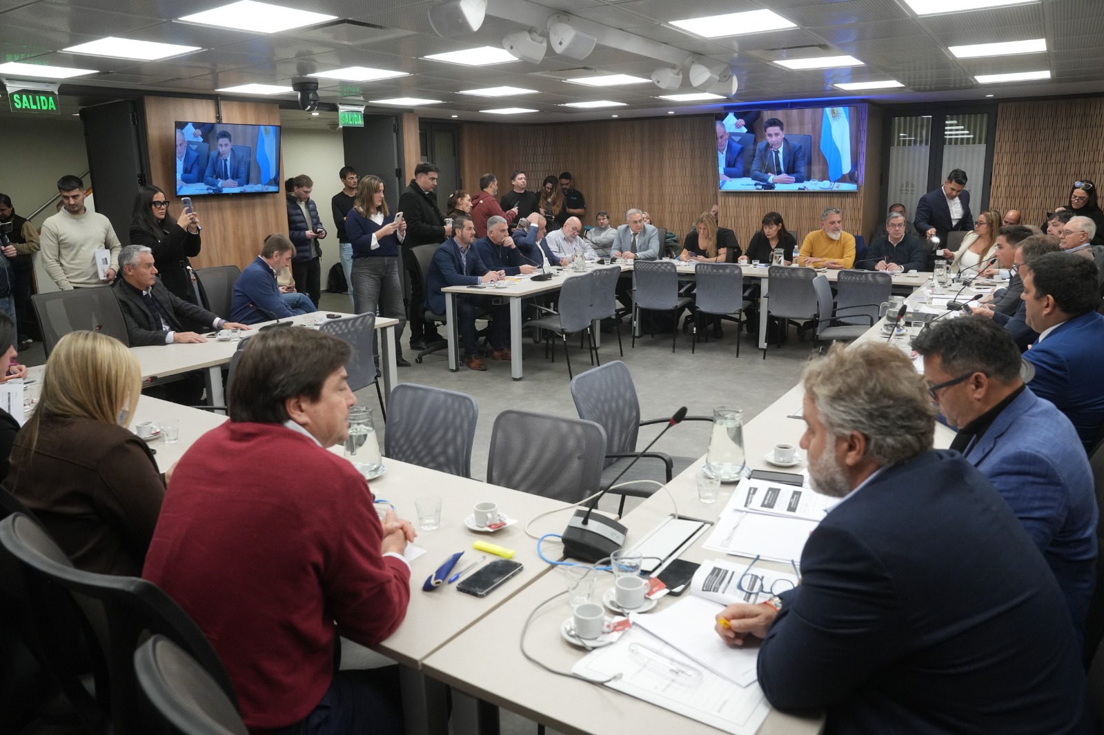 Galeria de imagenes de la noticia EN UNA REUNIÓN INFORMATIVA, LA COMISIÓN DE OBRAS PÚBLICAS RECIBIÓ A FUNCIONARIOS Y REPRESENTANTES DEL SECTOR