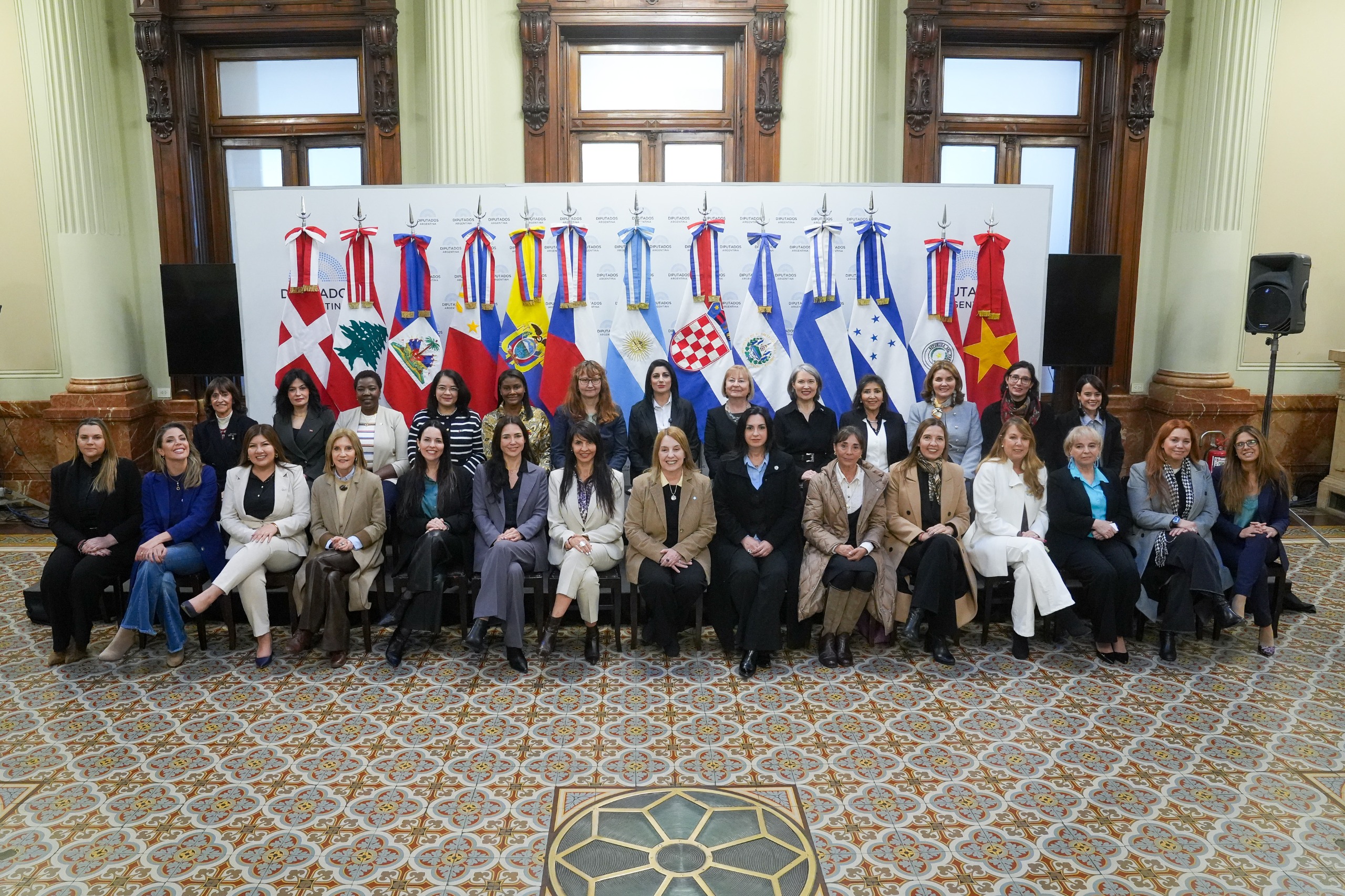Galeria de imagenes de la noticia DURANTE UN ENCUENTRO EN DIPUTADOS, SE CELEBRÓ EL DÍA INTERNACIONAL DE LAS MUJERES EN DIPLOMACIA