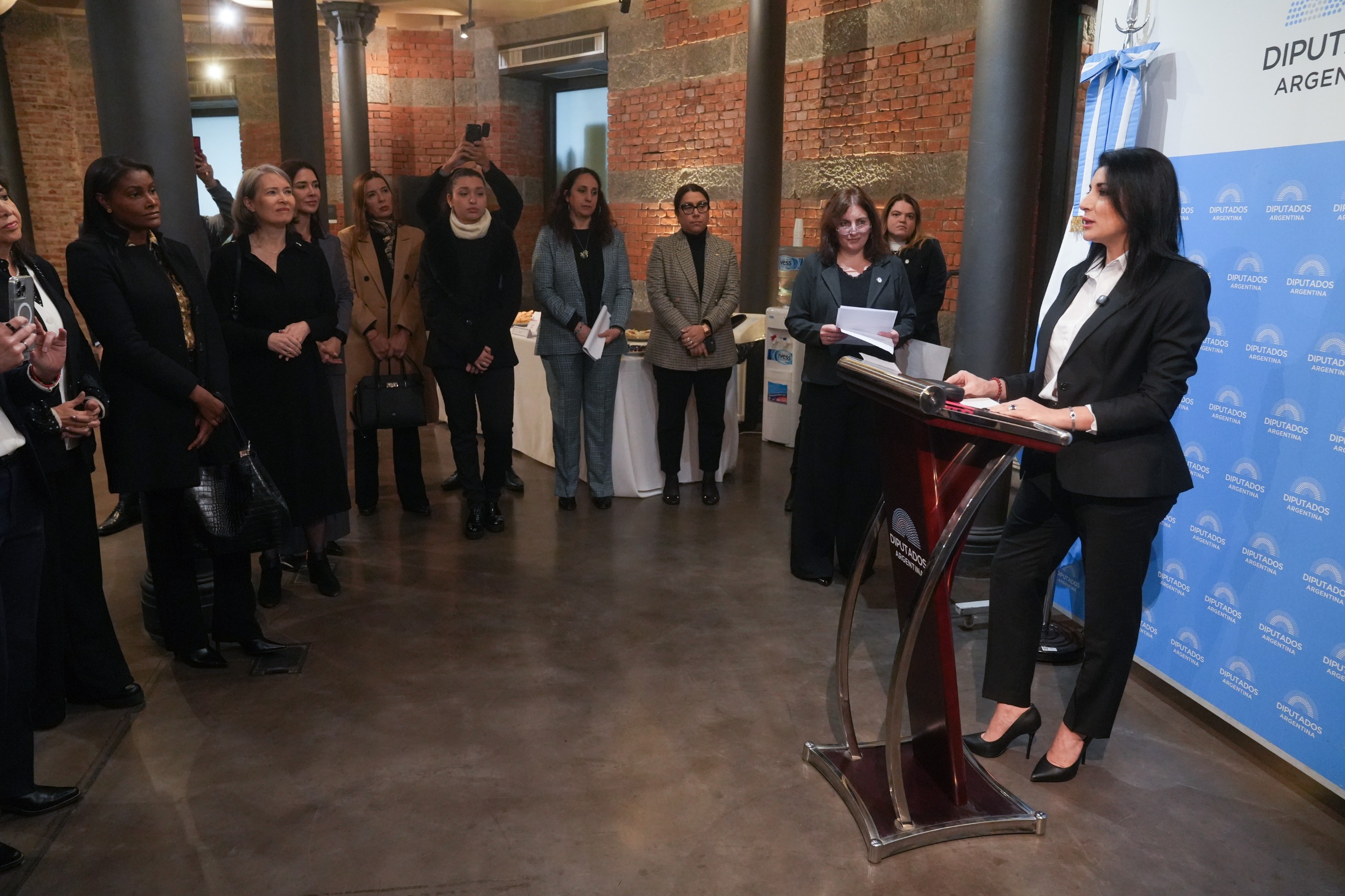 Galeria de imagenes de la noticia DURANTE UN ENCUENTRO EN DIPUTADOS, SE CELEBRÓ EL DÍA INTERNACIONAL DE LAS MUJERES EN DIPLOMACIA