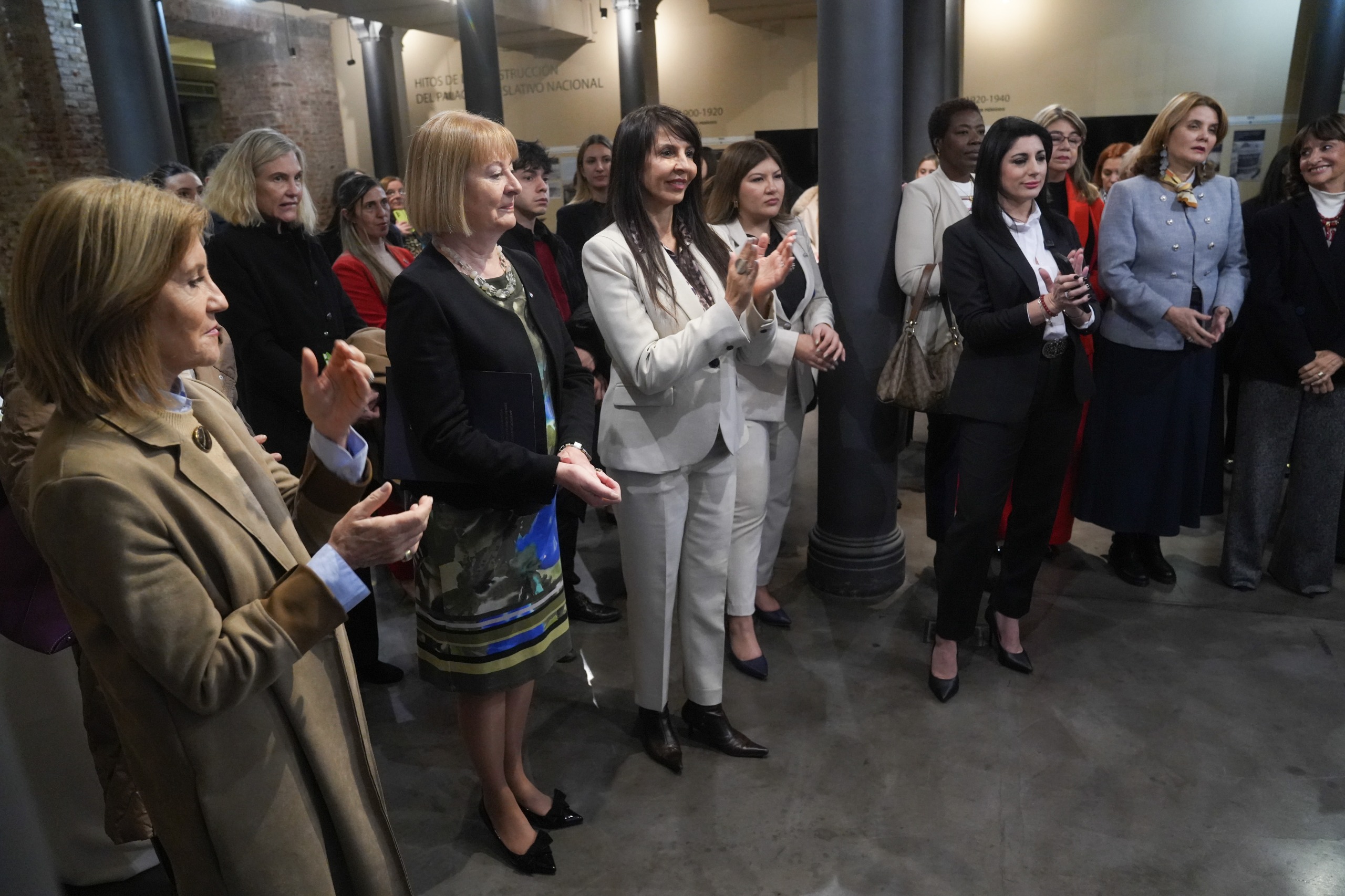 Galeria de imagenes de la noticia DURANTE UN ENCUENTRO EN DIPUTADOS, SE CELEBRÓ EL DÍA INTERNACIONAL DE LAS MUJERES EN DIPLOMACIA