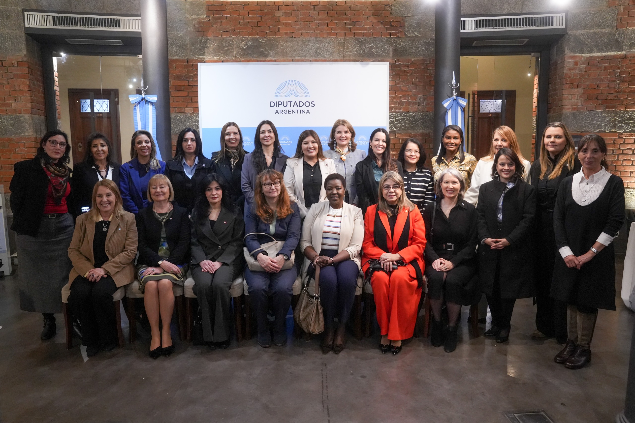 Galeria de imagenes de la noticia DURANTE UN ENCUENTRO EN DIPUTADOS, SE CELEBRÓ EL DÍA INTERNACIONAL DE LAS MUJERES EN DIPLOMACIA
