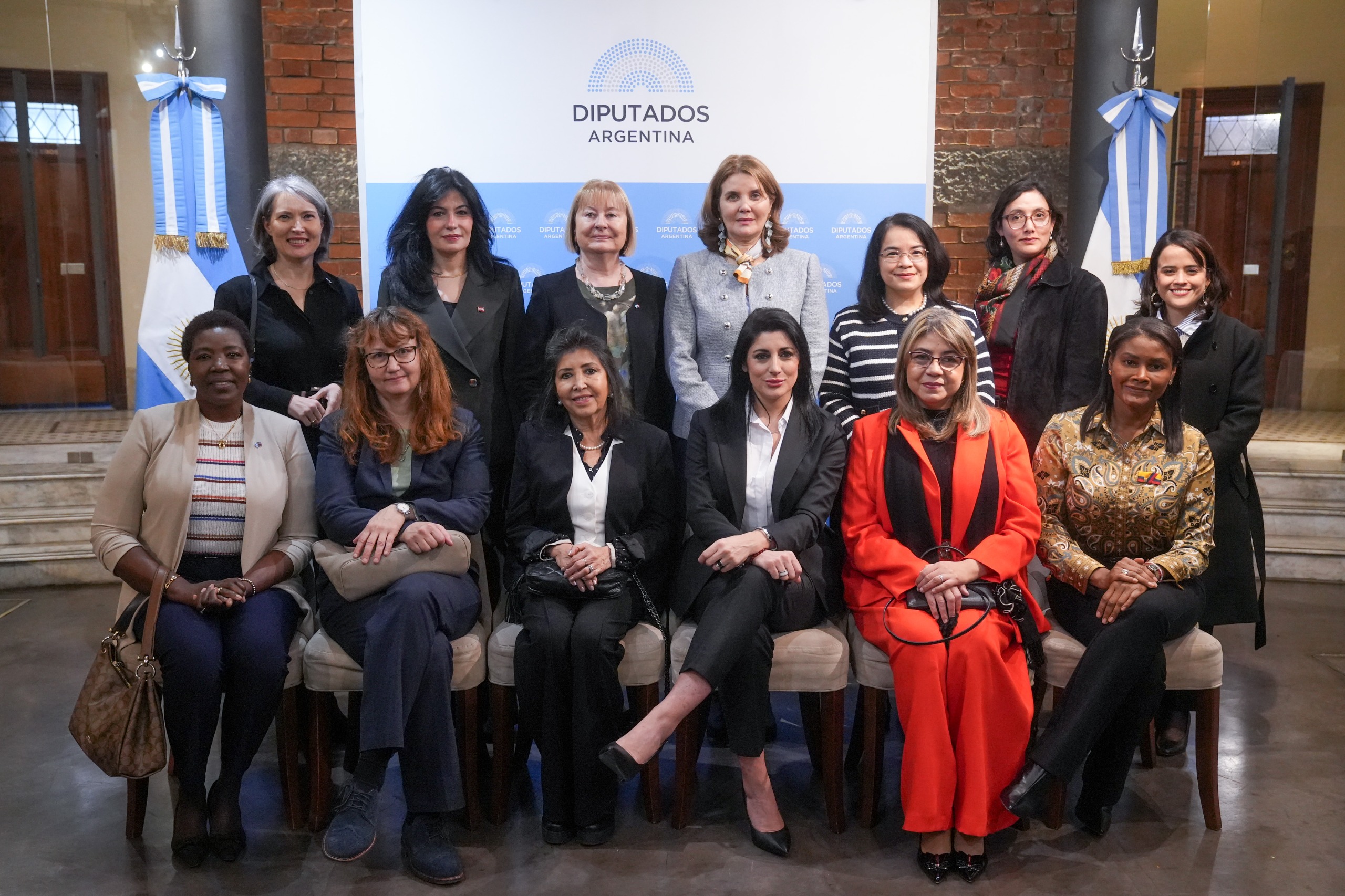 Galeria de imagenes de la noticia DURANTE UN ENCUENTRO EN DIPUTADOS, SE CELEBRÓ EL DÍA INTERNACIONAL DE LAS MUJERES EN DIPLOMACIA