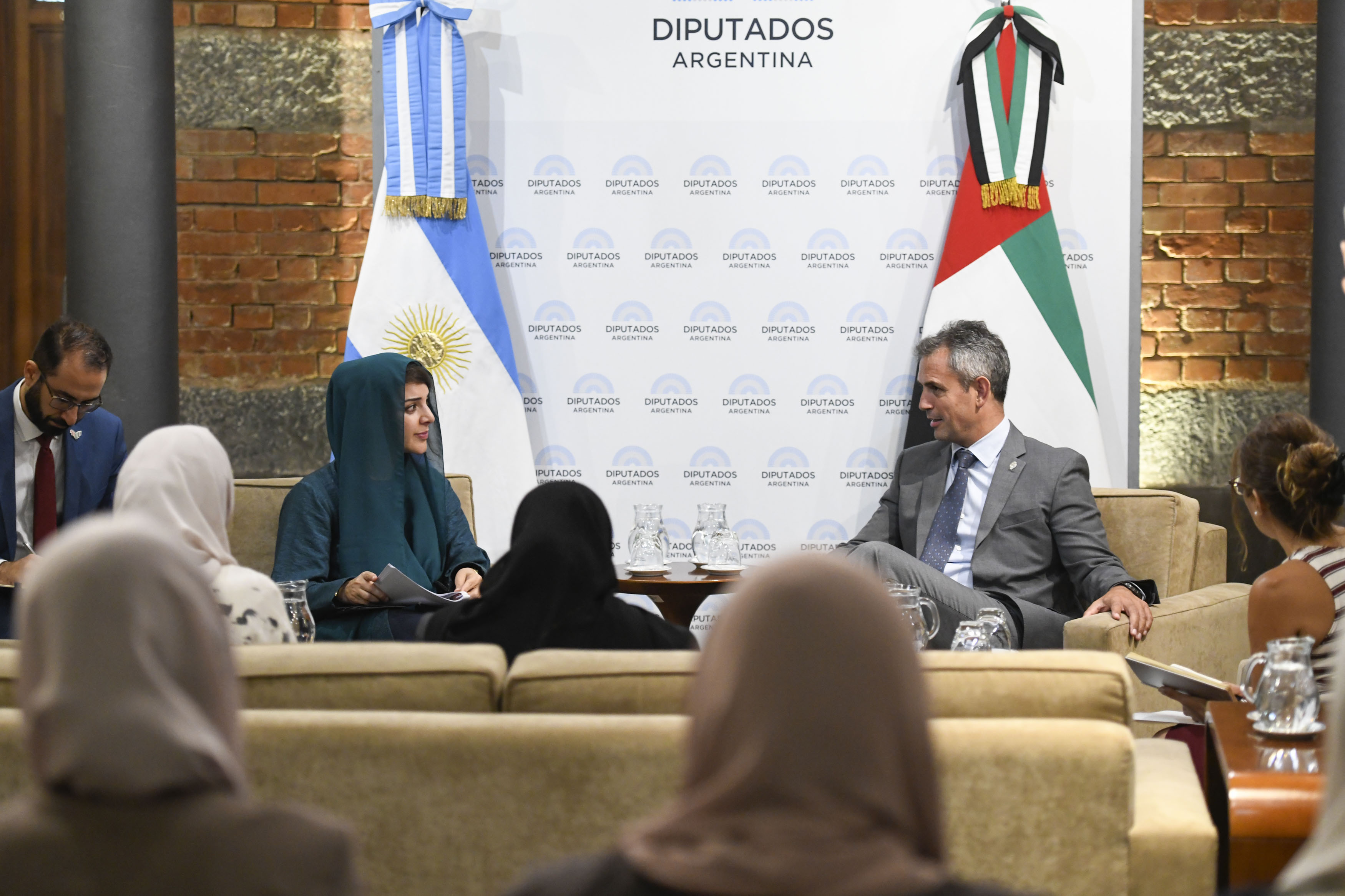 Galeria de imagenes de la noticia MARTÍN MENEM RECIBIÓ A LA MINISTRA DE ESTADO PARA LA COOPERACIÓN INTERNACIONAL DE LOS DE EMIRATOS ÁRABES UNIDOS.