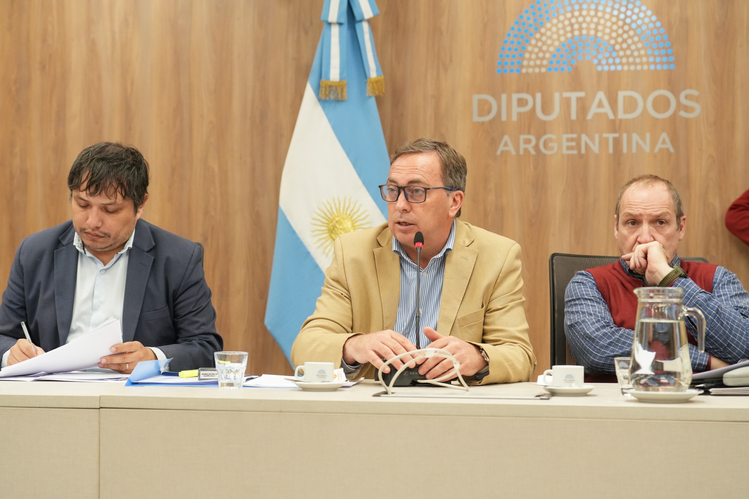 Galeria de imagenes de la noticia DIPUTADOS DEBATIERON LA OBRA PÚBLICA Y SOLICITARON INFORMES AL PODER EJECUTIVO