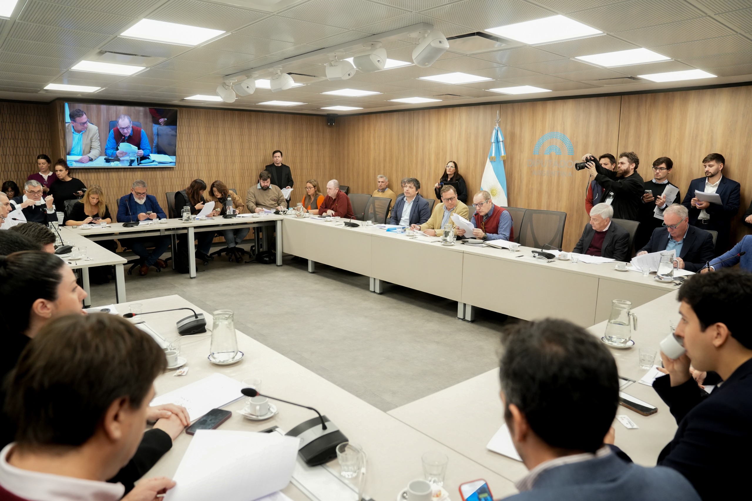 Galeria de imagenes de la noticia DIPUTADOS DEBATIERON LA OBRA PÚBLICA Y SOLICITARON INFORMES AL PODER EJECUTIVO