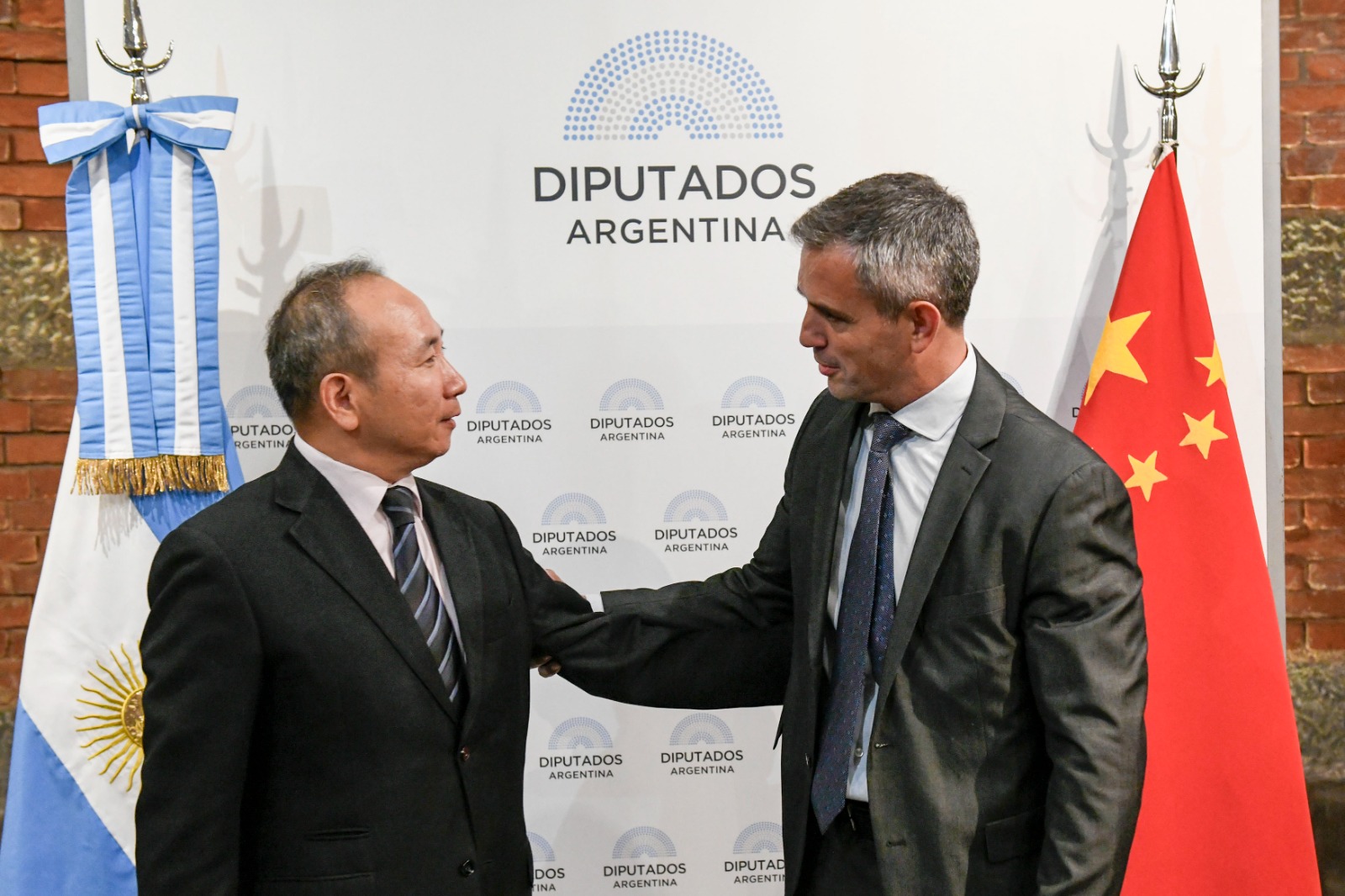 Galeria de imagenes de la noticia MARTÍN MENEM RECIBIÓ AL EMBAJADOR DE CHINA EN ARGENTINA