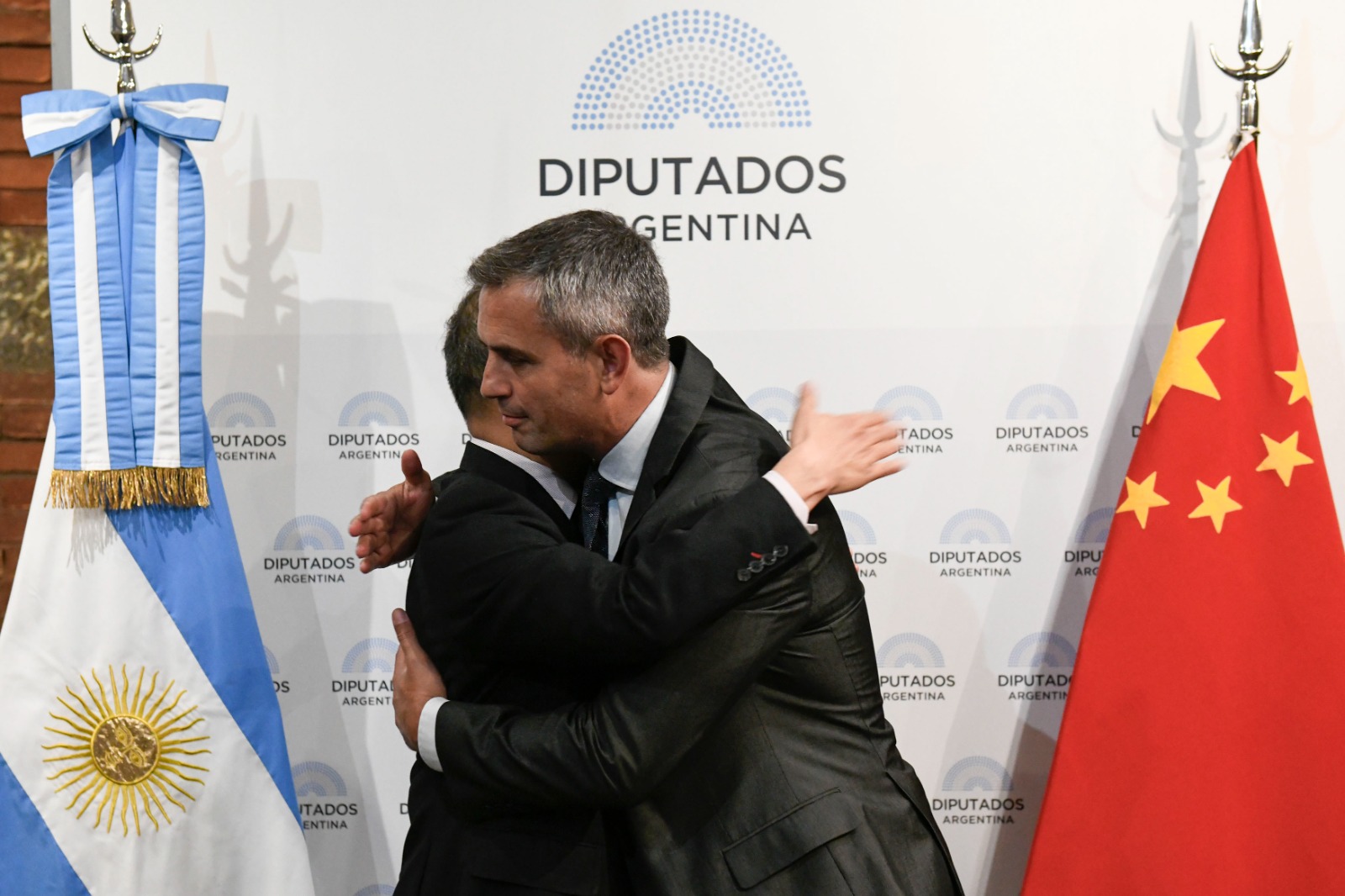 Galeria de imagenes de la noticia MARTÍN MENEM RECIBIÓ AL EMBAJADOR DE CHINA EN ARGENTINA