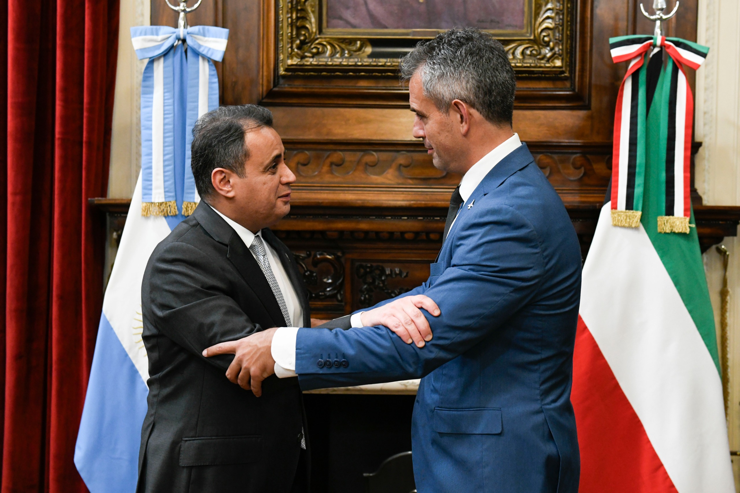 Galeria de imagenes de la noticia MARTÍN MENEM RECIBIÓ AL EMBAJADOR DE KUWAIT EN ARGENTINA