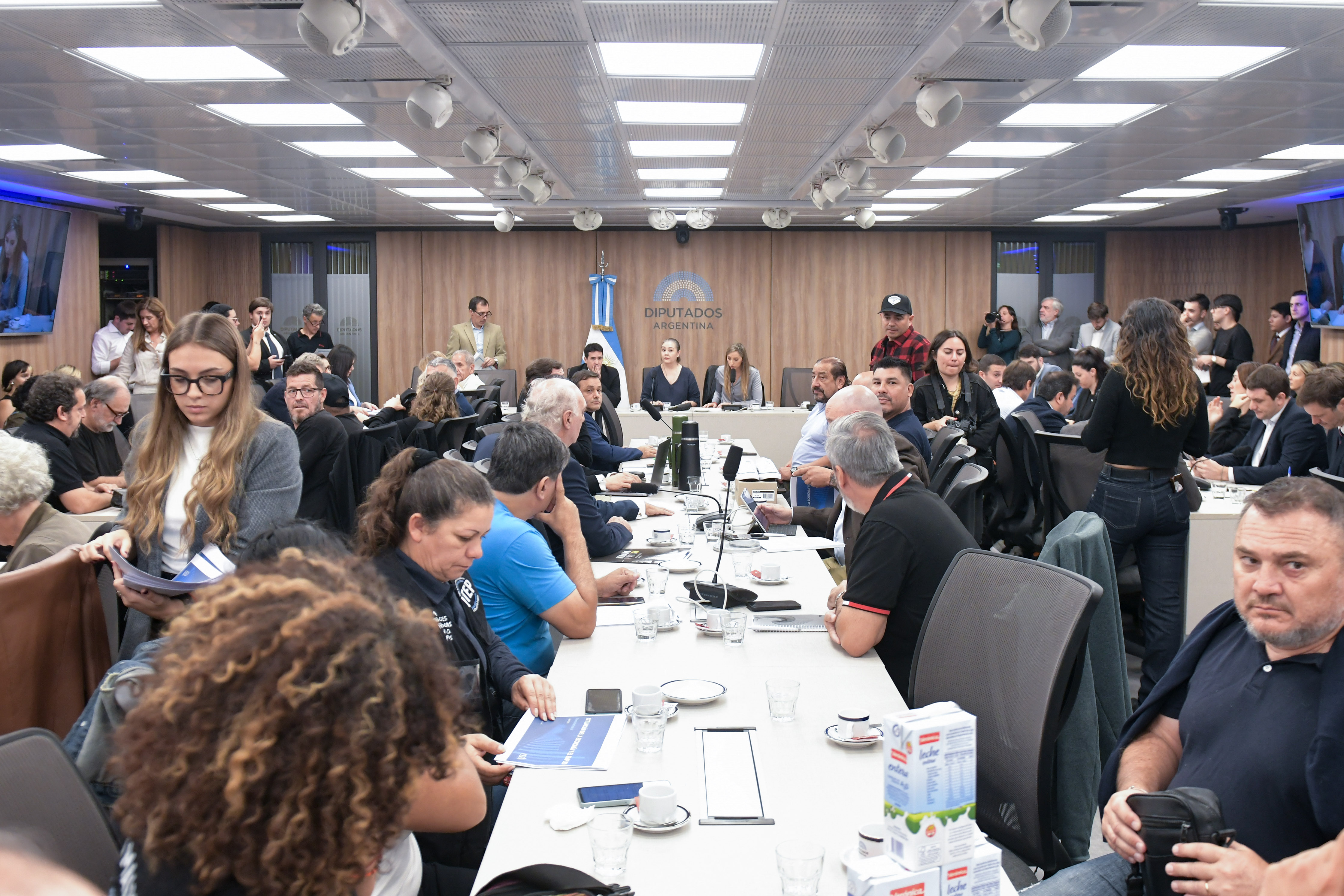 Galeria de imagenes de la noticia COMISIÓN DE ECONOMÍA RECIBIÓ A REFERENTES DE EMPRESAS Y TRABAJADORES PARA ANALIZAR LA SITUACIÓN DEL EMPLEO