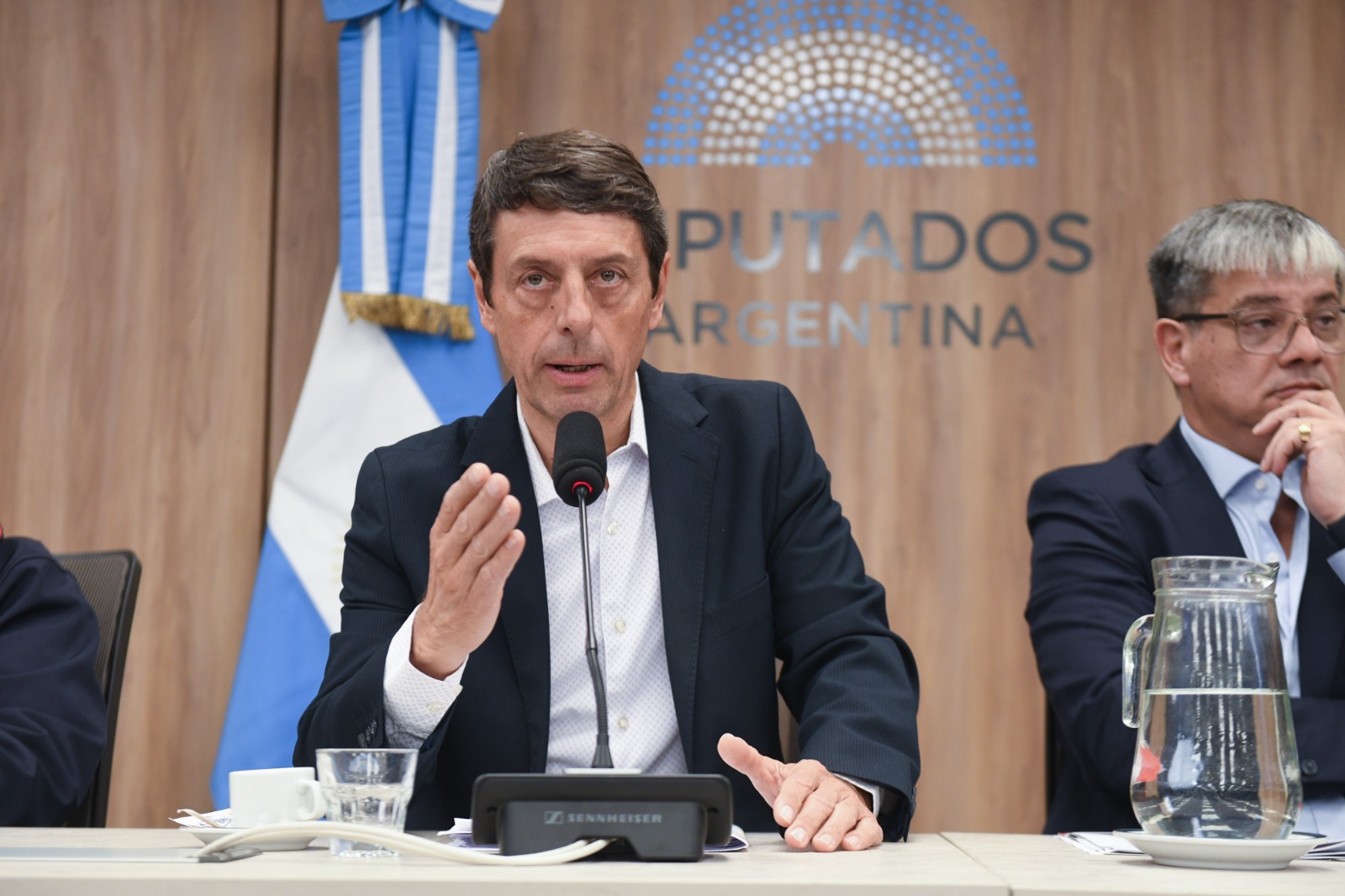 Galeria de imagenes de la noticia AUTORIDADES DEL SISTEMA NACIONAL DE BOMBEROS VOLUNTARIOS EXPUSIERON EN DIPUTADOS SOBRE ALCANCES DE LA LEY 25.054