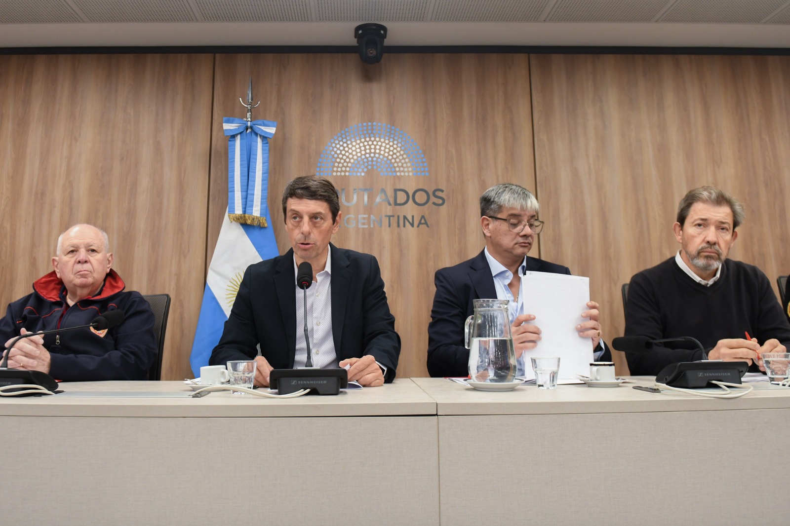 Galeria de imagenes de la noticia AUTORIDADES DEL SISTEMA NACIONAL DE BOMBEROS VOLUNTARIOS EXPUSIERON EN DIPUTADOS SOBRE ALCANCES DE LA LEY 25.054