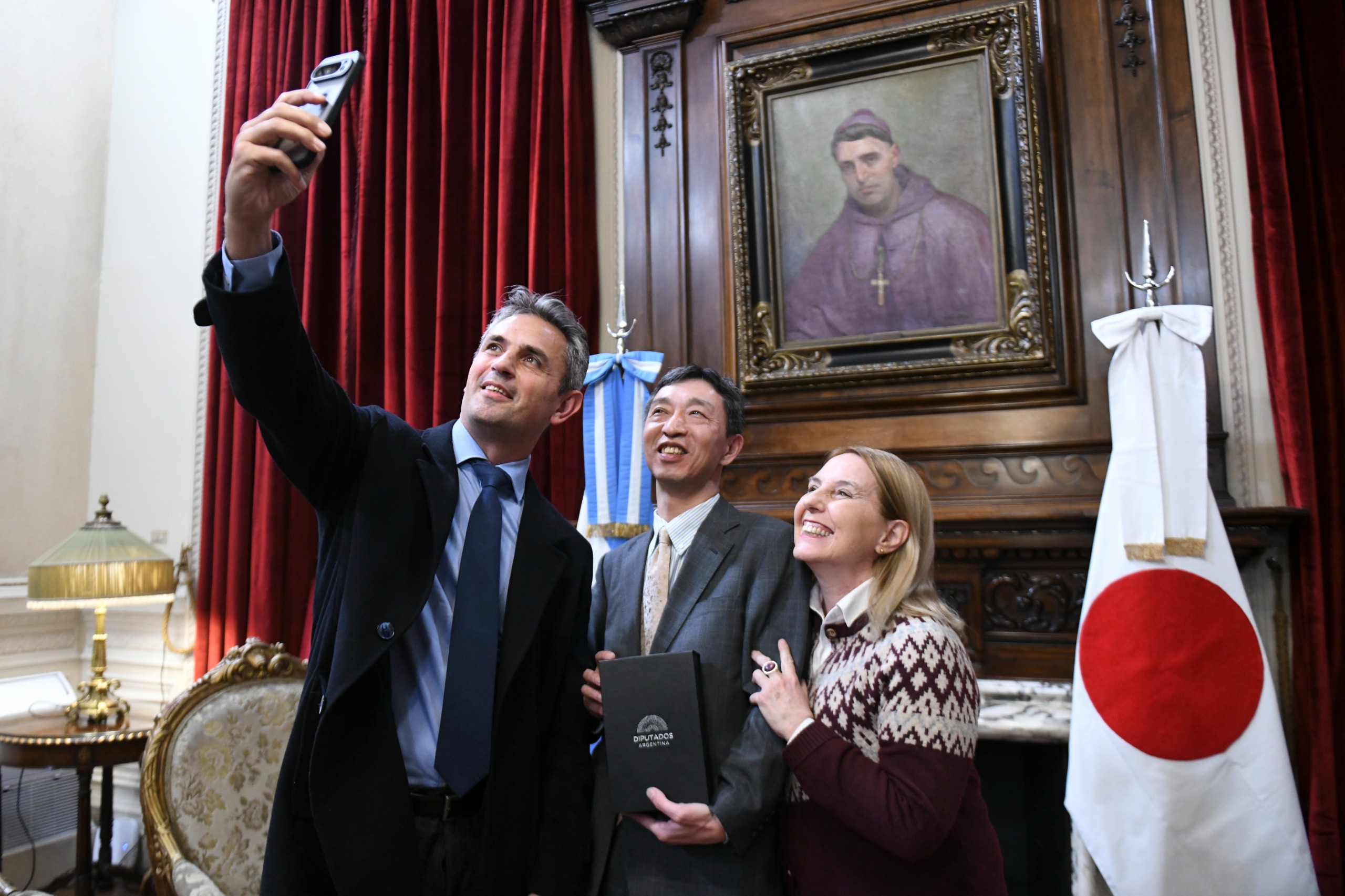 Galeria de imagenes de la noticia MARTÍN MENEM RECIBIÓ AL NUEVO EMBAJADOR DE JAPÓN PARA PROFUNDIZAR LA AGENDA BILATERAL
