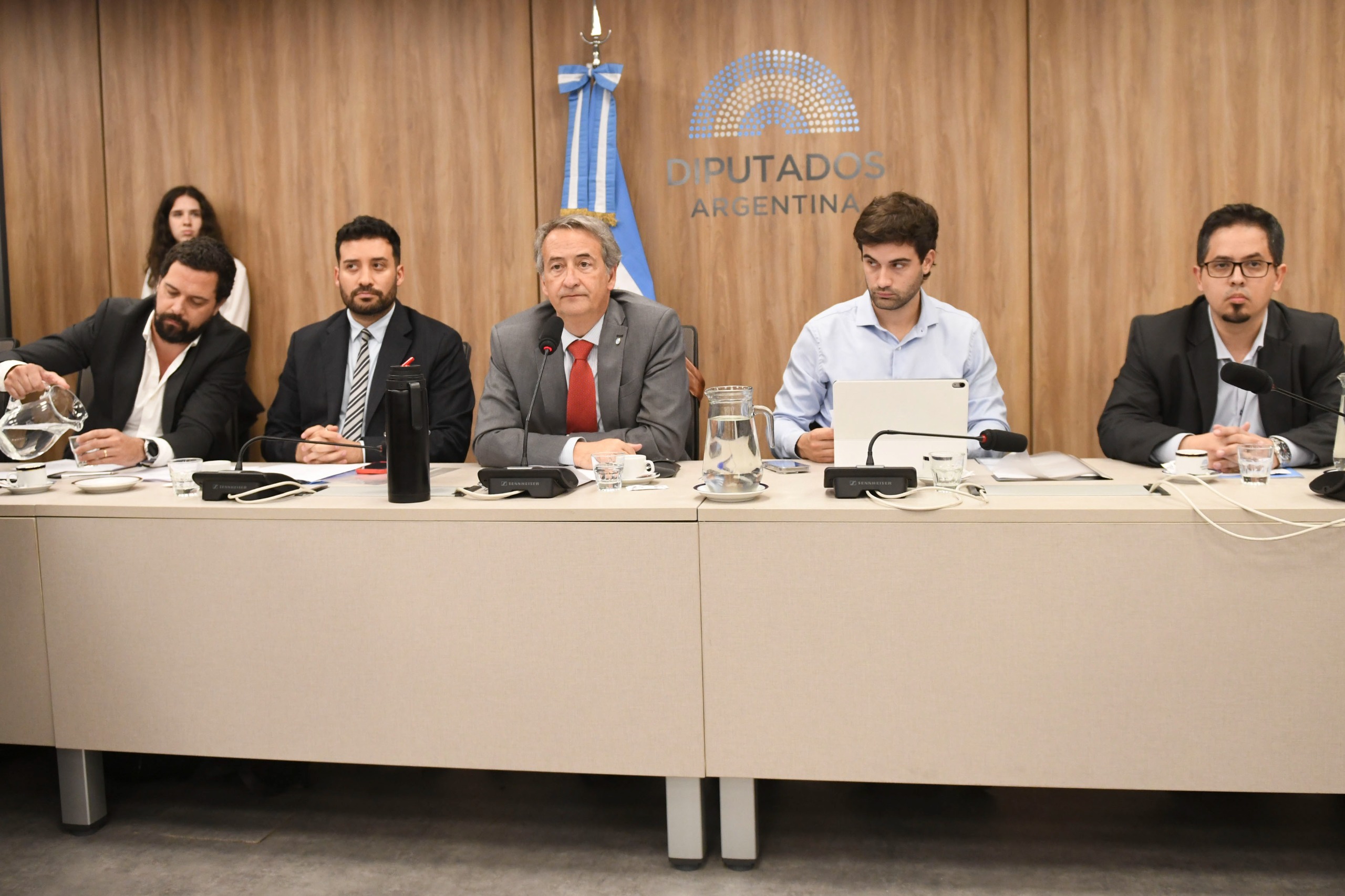 Galeria de imagenes de la noticia DICTAMEN FAVORABLE A LA DEROGACIÓN DE IMPORTACIONES IRRESTRICTAS DE MAQUINARIAS USADAS