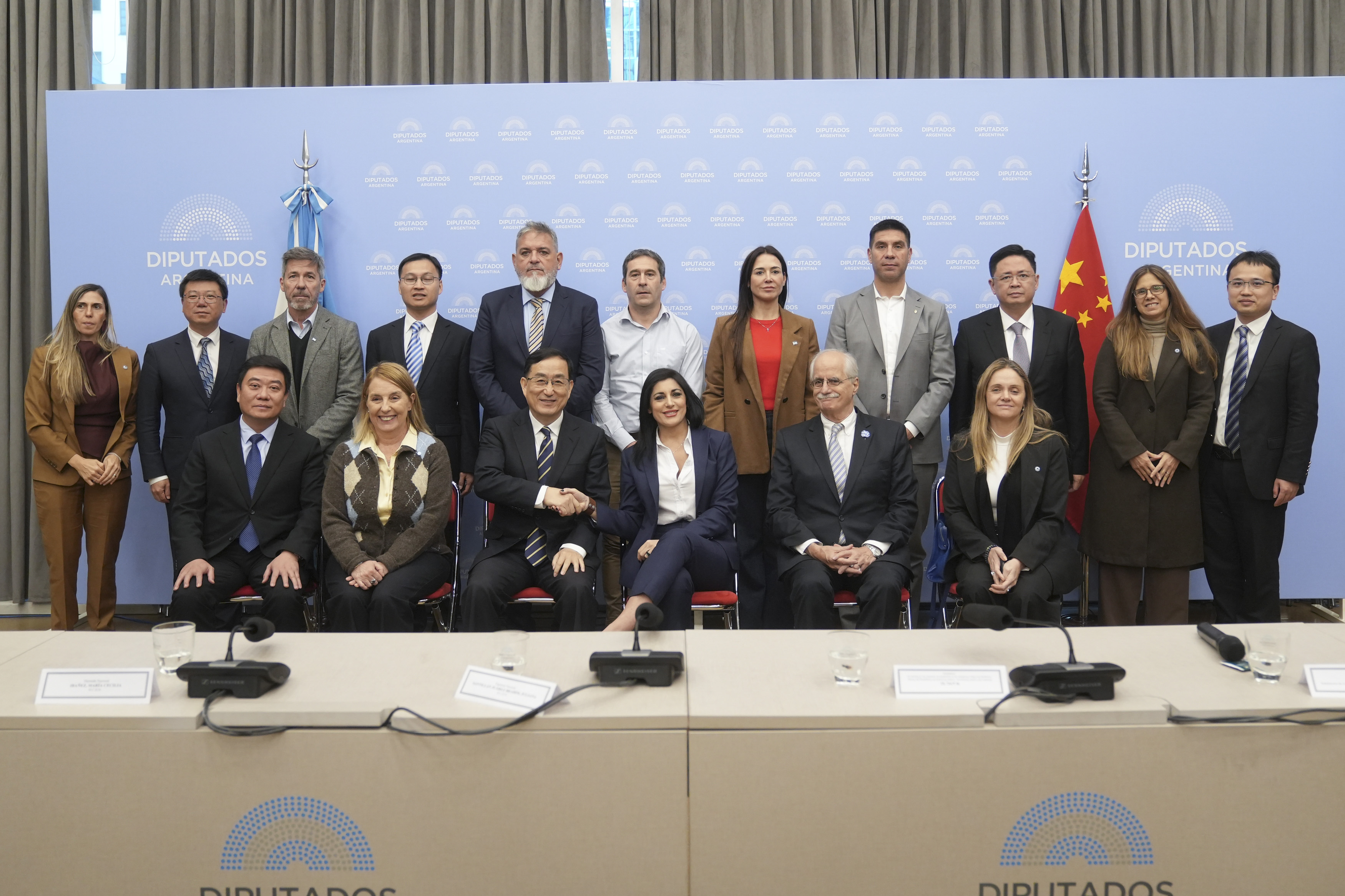 Galeria de imagenes de la noticia DIPUTADOS RECIBIERON A UNA DELEGACIÓN DE LA PROVINCIA CHINA DE GUANGDONG PARA FORTALECER LA COOPERACIÓN BILATERAL