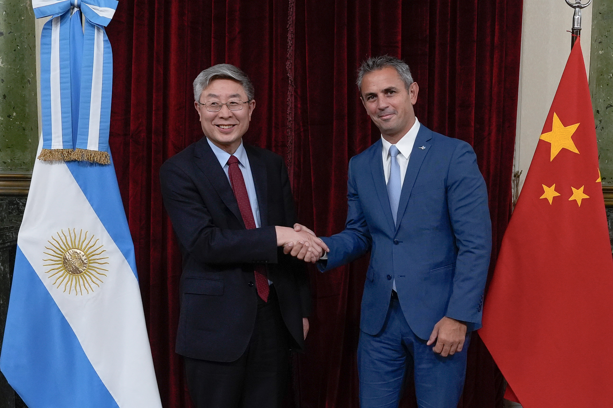 Galeria de imagenes de la noticia Martín Menem recibió a una delegación del gobierno de la República Popular China