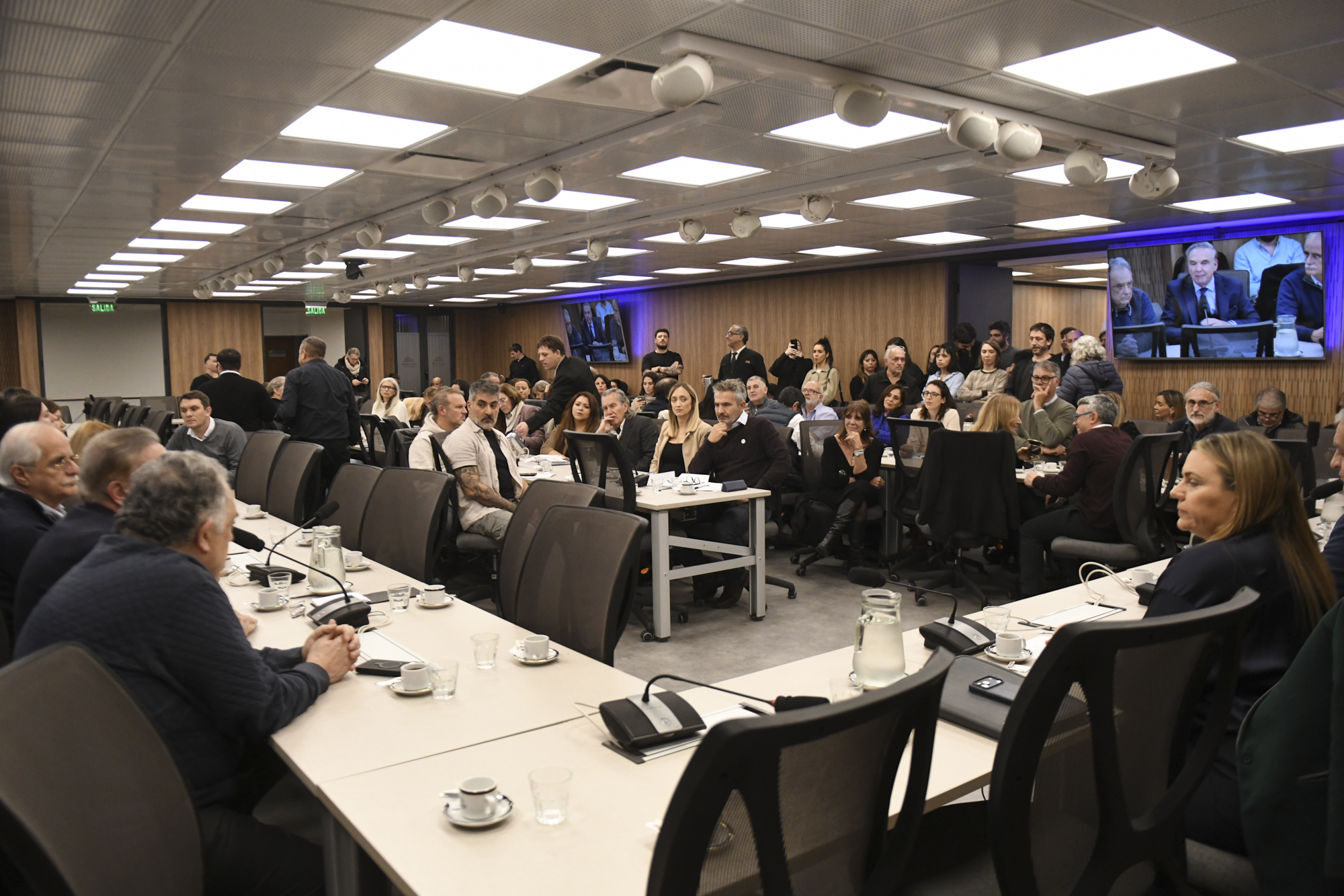 Galeria de imagenes de la noticia ANALIZARON EN COMISIÓN LA SITUACIÓN DE LAS PRISIONES DOMICILIARIAS EN ARGENTINA