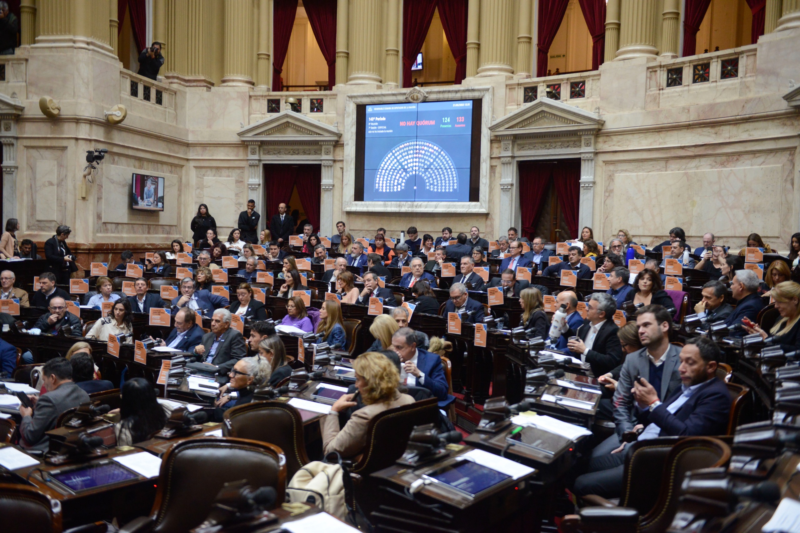 Galeria de imagenes de la noticia SIN QUÓRUM, DIPUTADOS REALIZÓ MANIFESTACIONES EN MINORÍA