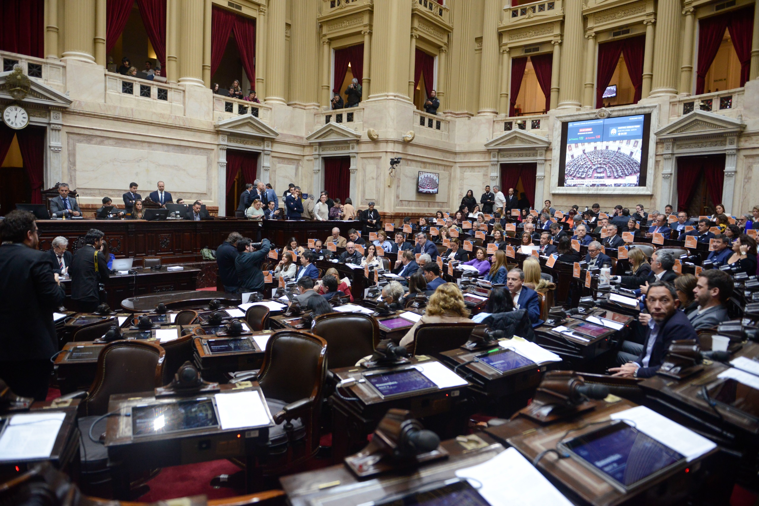 Galeria de imagenes de la noticia SIN QUÓRUM, DIPUTADOS REALIZÓ MANIFESTACIONES EN MINORÍA