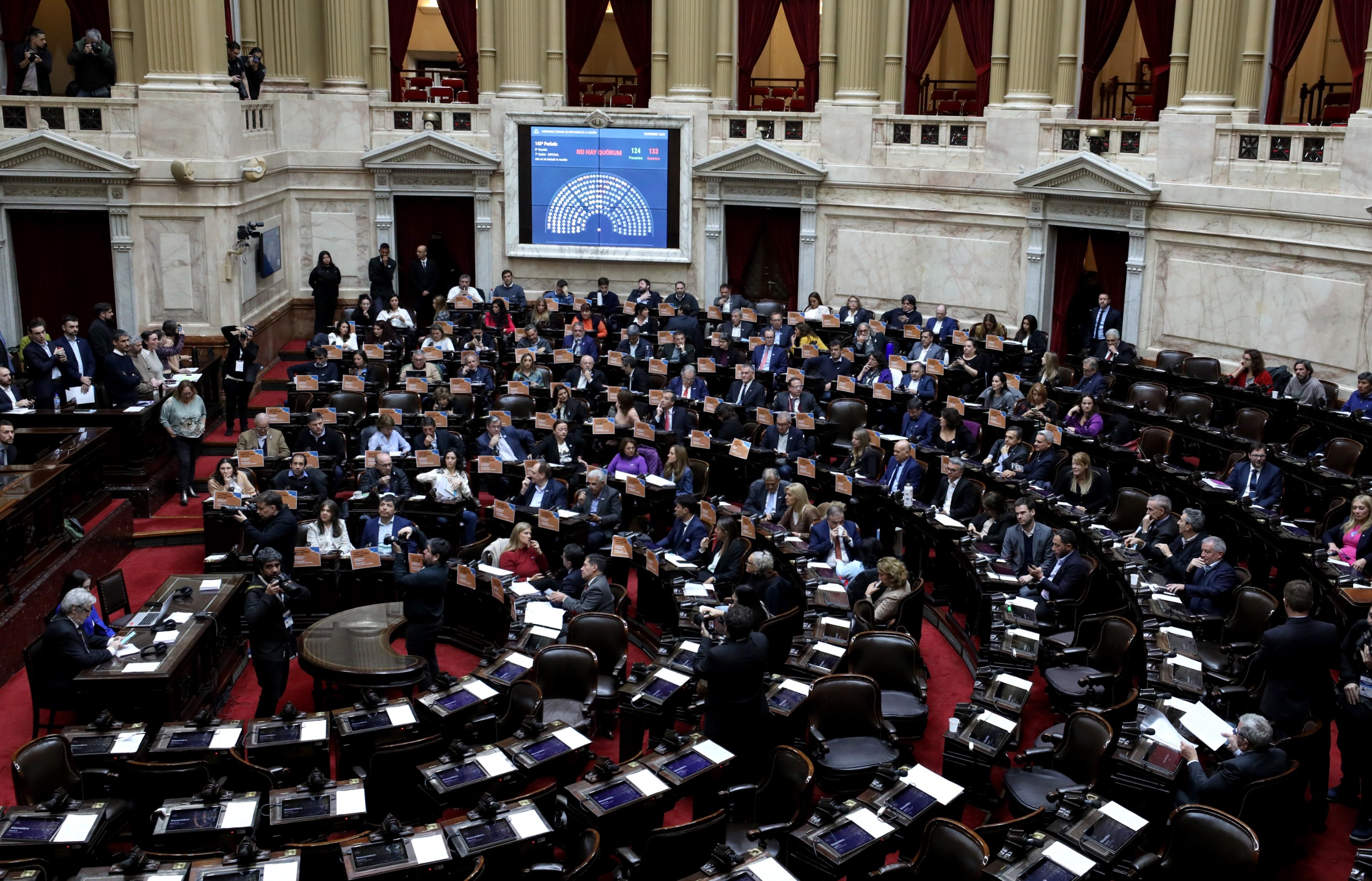 Galeria de imagenes de la noticia SIN QUÓRUM, DIPUTADOS REALIZÓ MANIFESTACIONES EN MINORÍA