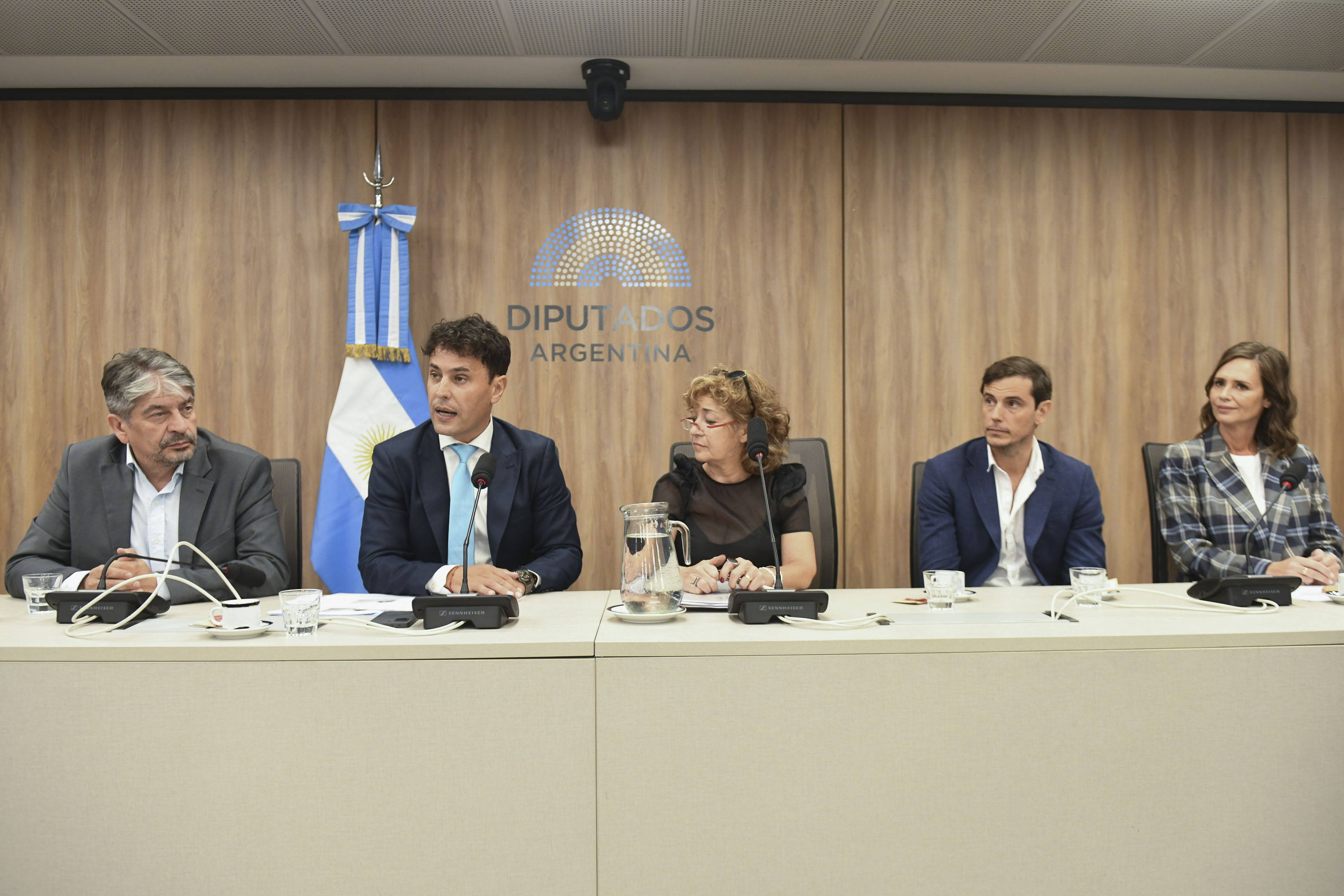 Galeria de imagenes de la noticia DIPUTADOS CONSTITUYEN OCHO NUEVAS COMISIONES