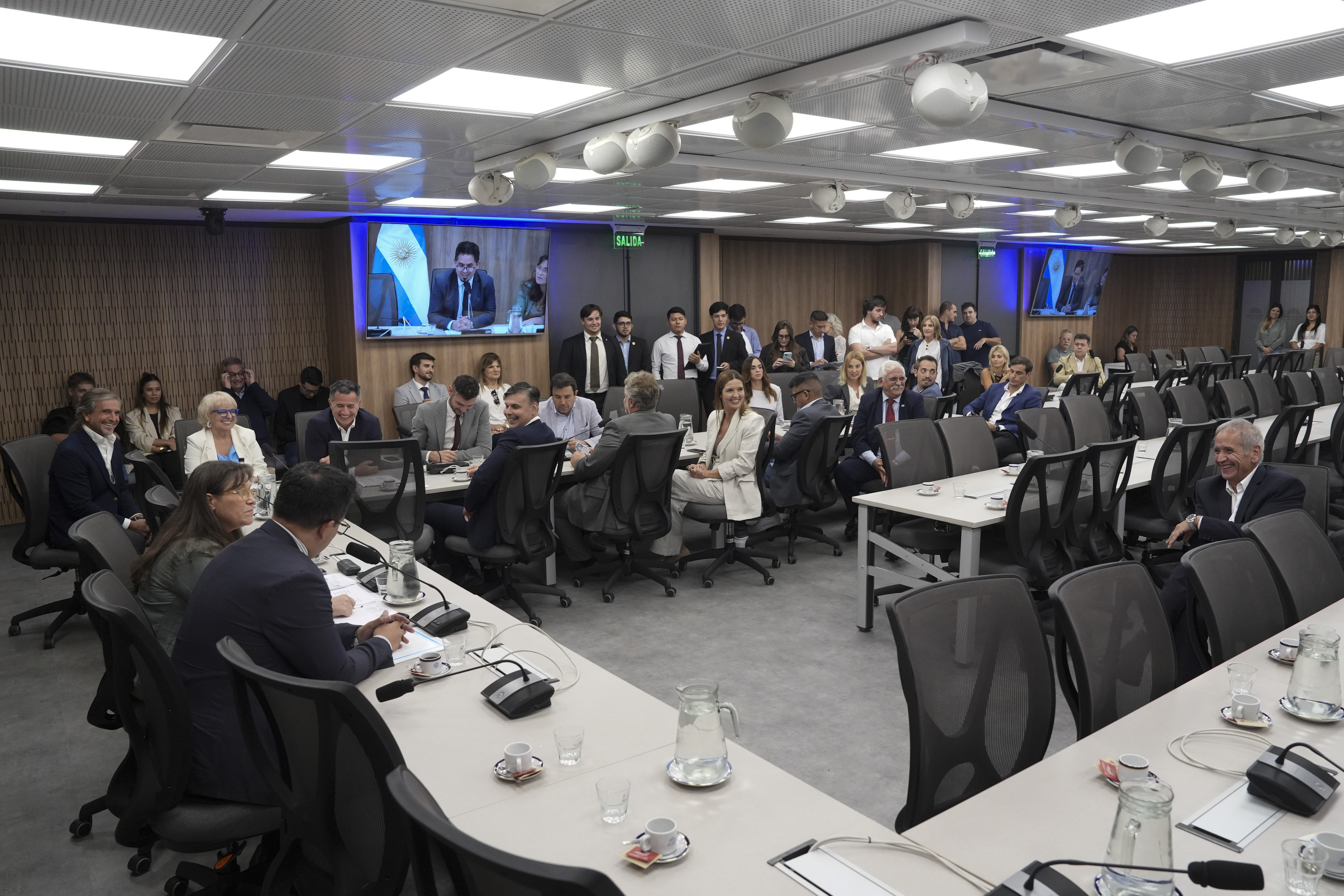 Galeria de imagenes de la noticia DIPUTADOS CONSTITUYEN OCHO NUEVAS COMISIONES