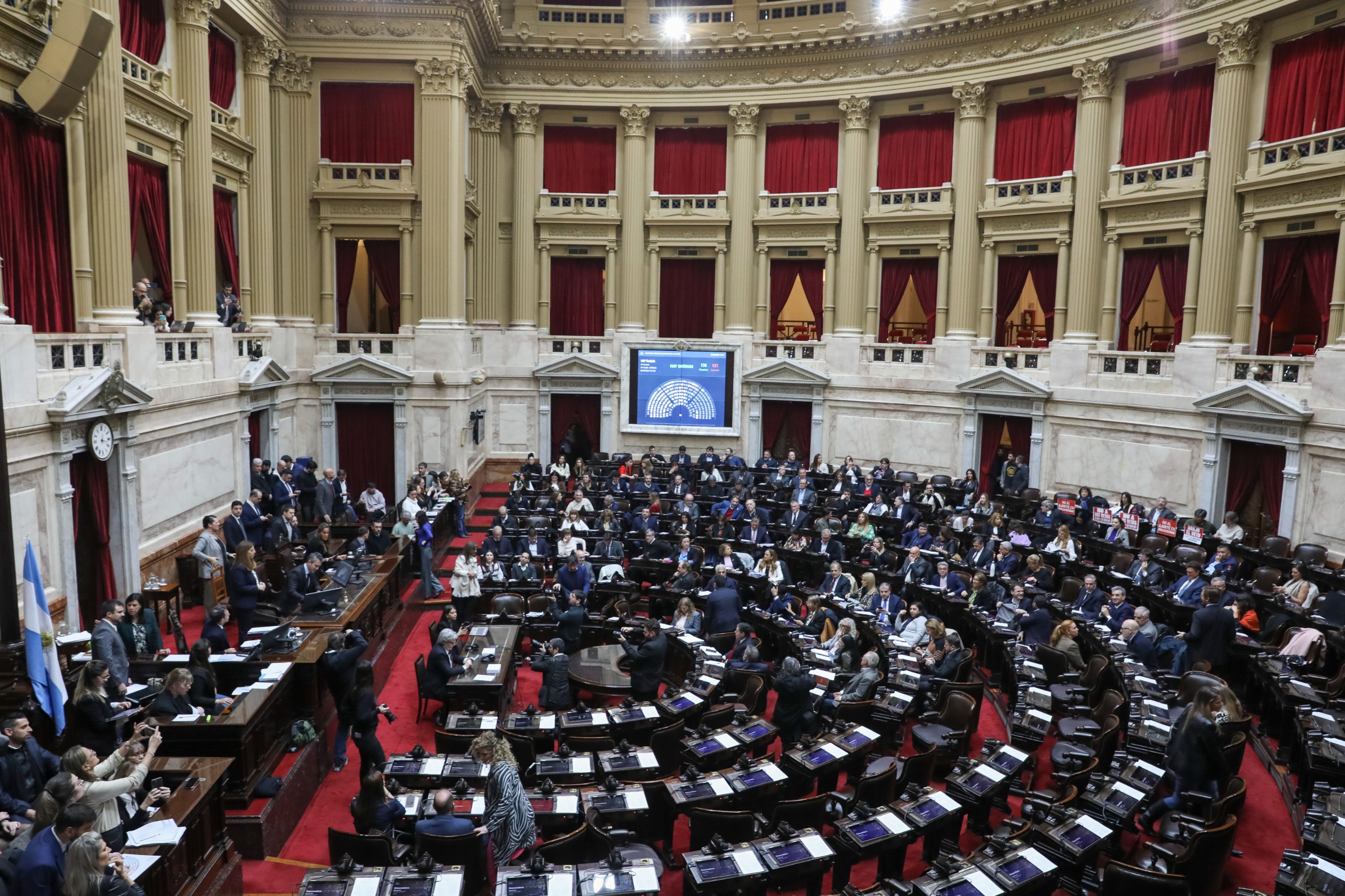 Galeria de imagenes de la noticia LA CÁMARA DE DIPUTADOS DEBATIÓ LOS VETOS DEL PODER EJECUTIVO