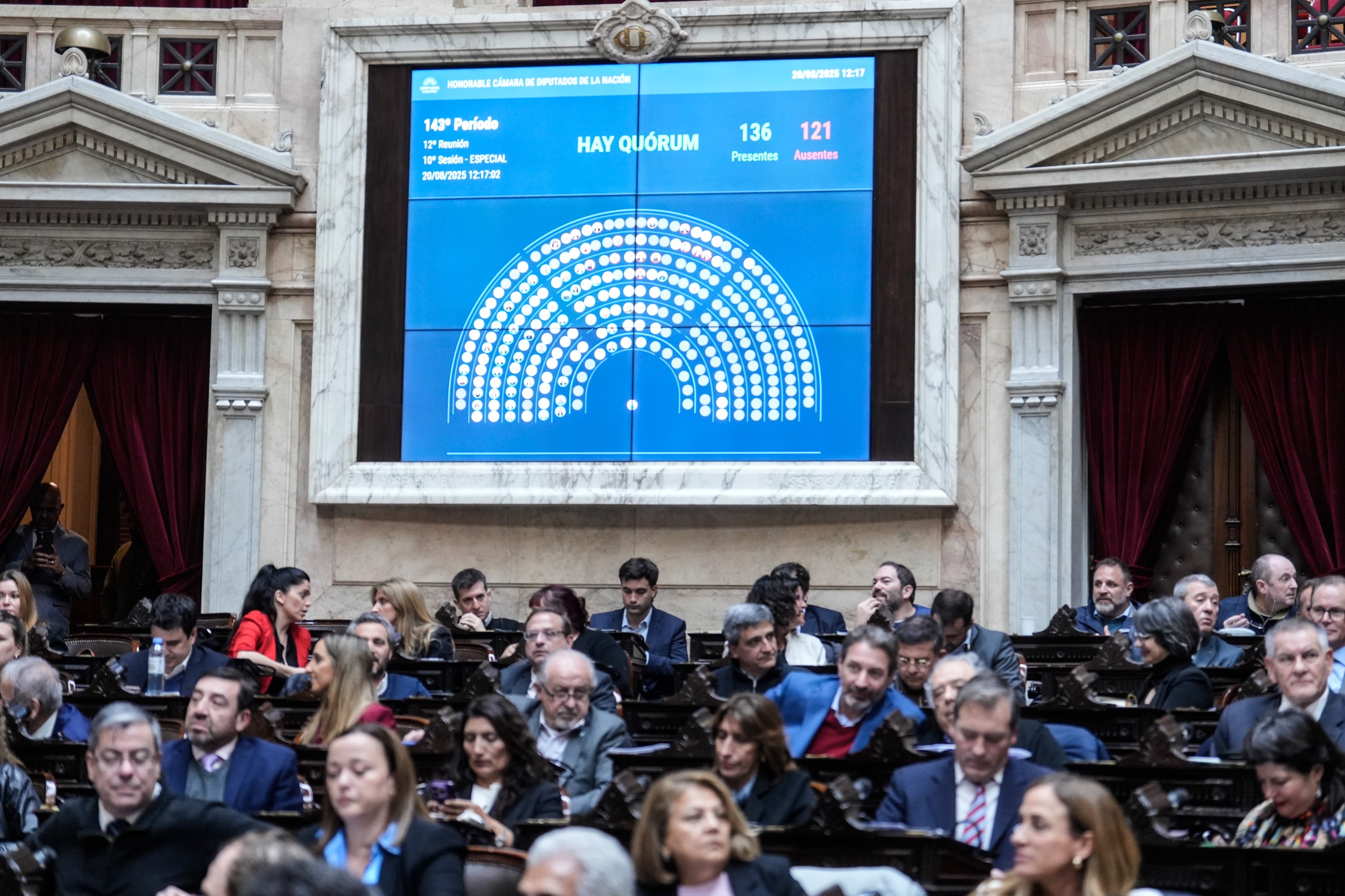 Galeria de imagenes de la noticia LA CÁMARA DE DIPUTADOS DEBATIÓ LOS VETOS DEL PODER EJECUTIVO