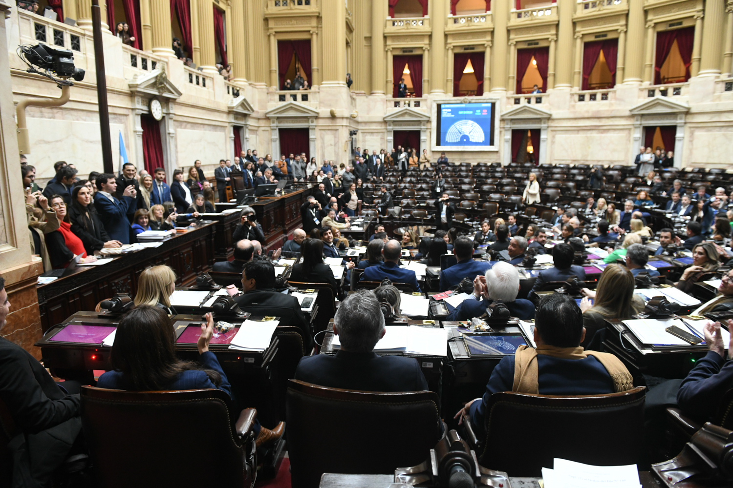Galeria de imagenes de la noticia DIPUTADOS LE DIO MEDIA SANCIÓN AL “SÚPER RIGI” QUE INCENTIVA GRANDES INVERSIONES EN NUEVAS INDUSTRIAS