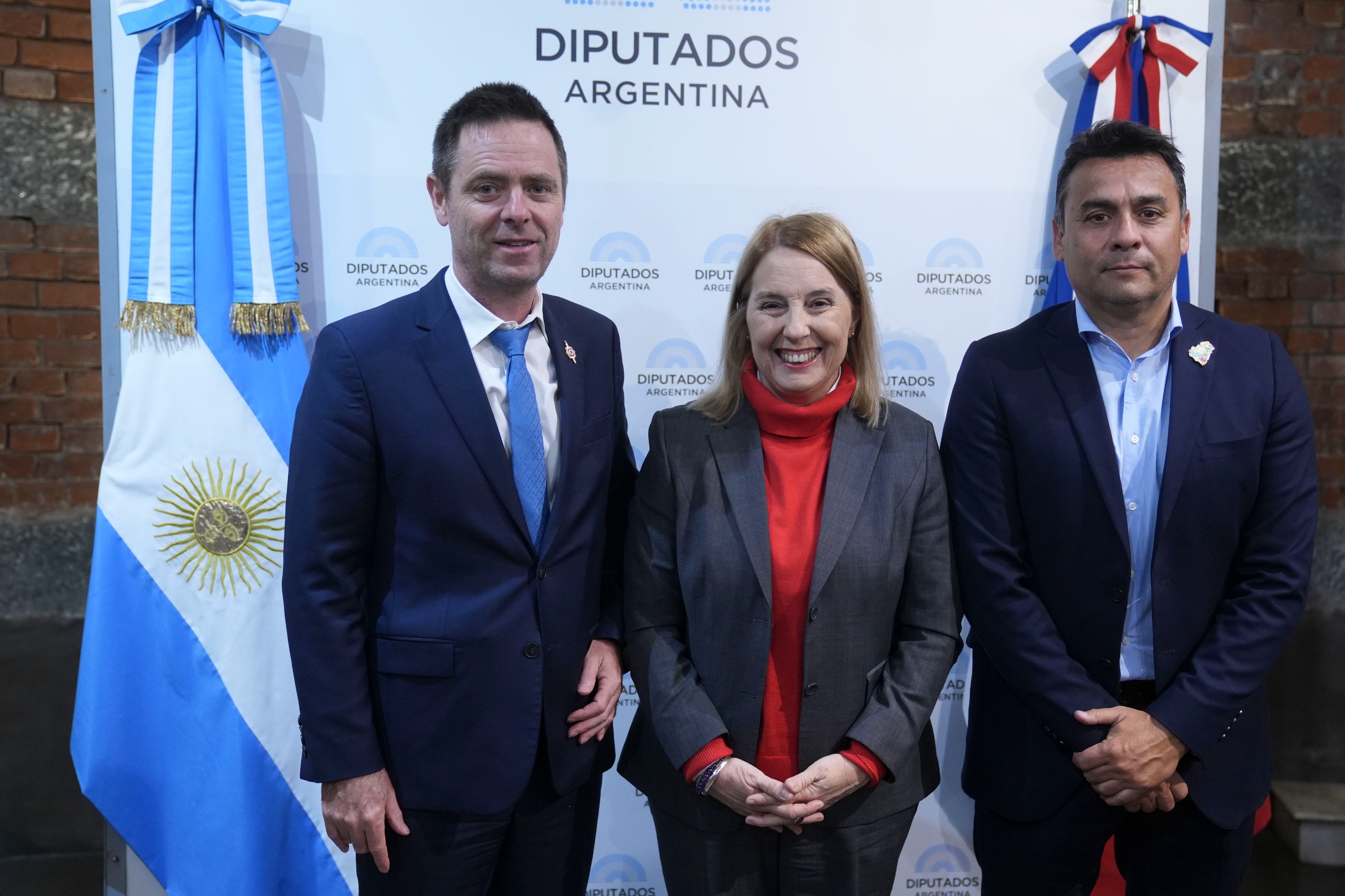 Galeria de imagenes de la noticia DIPUTADOS NACIONALES RECIBIERON AL LEGISLADOR FRANCÉS BENOÎT LARROUQUIS