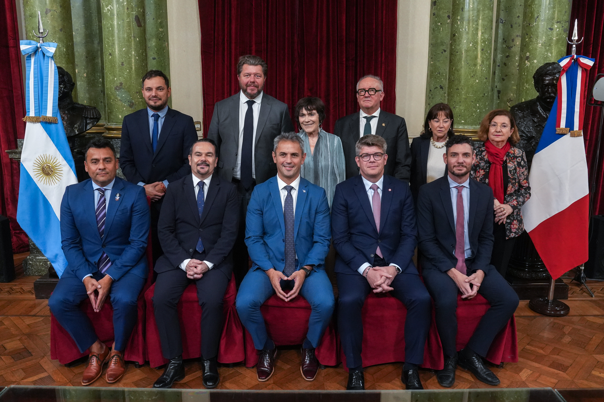 Galeria de imagenes de la noticia MARTÍN MENEM RECIBIÓ A UNA DELEGACIÓN DE SENADORES FRANCESES PARA FORTALECER LA COOPERACIÓN BILATERAL