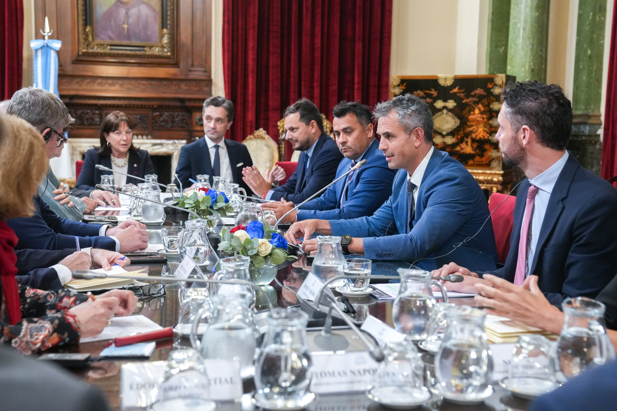 Galeria de imagenes de la noticia MARTÍN MENEM RECIBIÓ A UNA DELEGACIÓN DE SENADORES FRANCESES PARA FORTALECER LA COOPERACIÓN BILATERAL