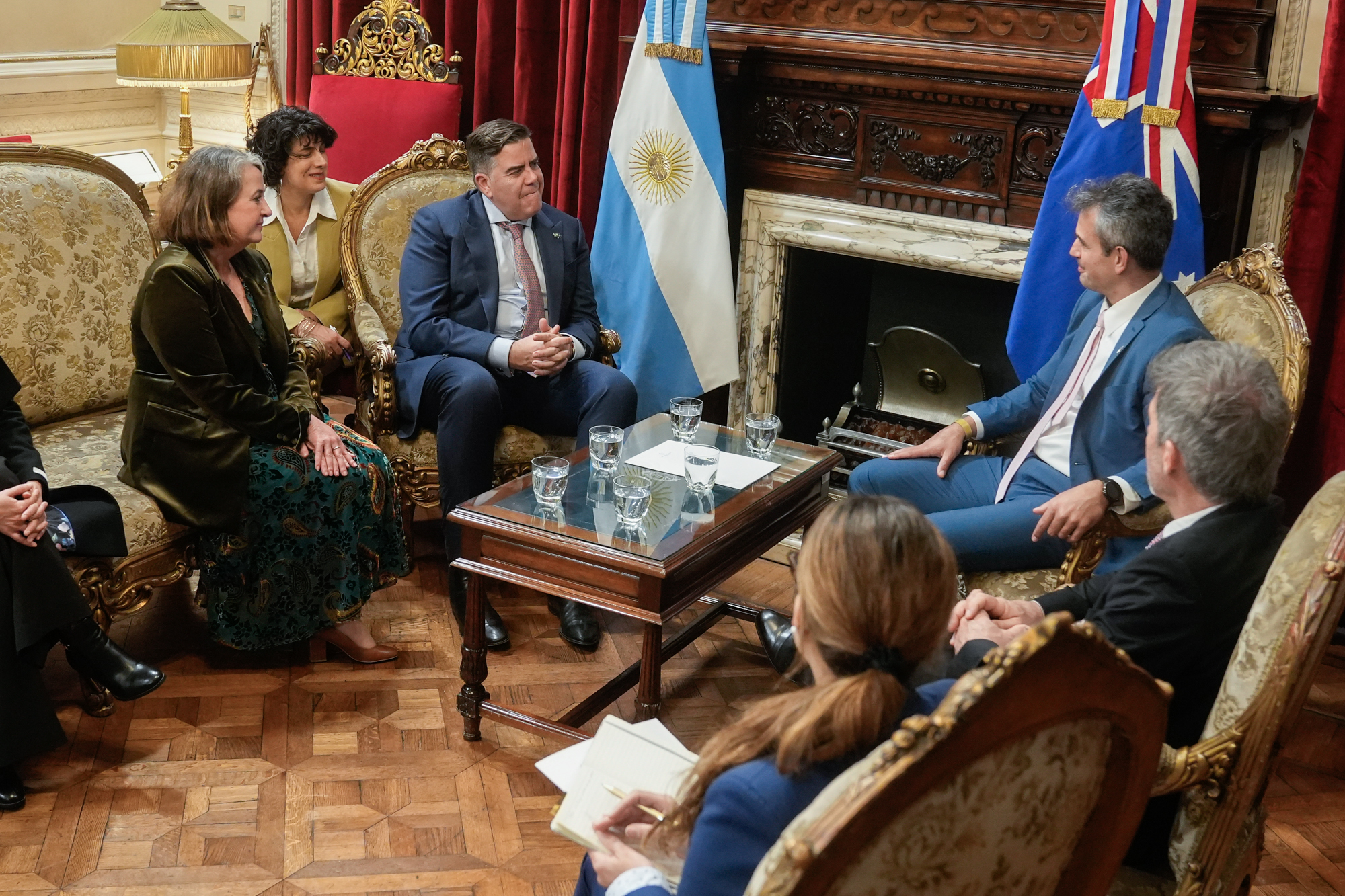 Galeria de imagenes de la noticia MARTIN MENEM RECIBIÓ AL PRESIDENTE DE LA CÁMARA DE REPRESENTANTES DEL PARLAMENTO DE AUSTRALIA
