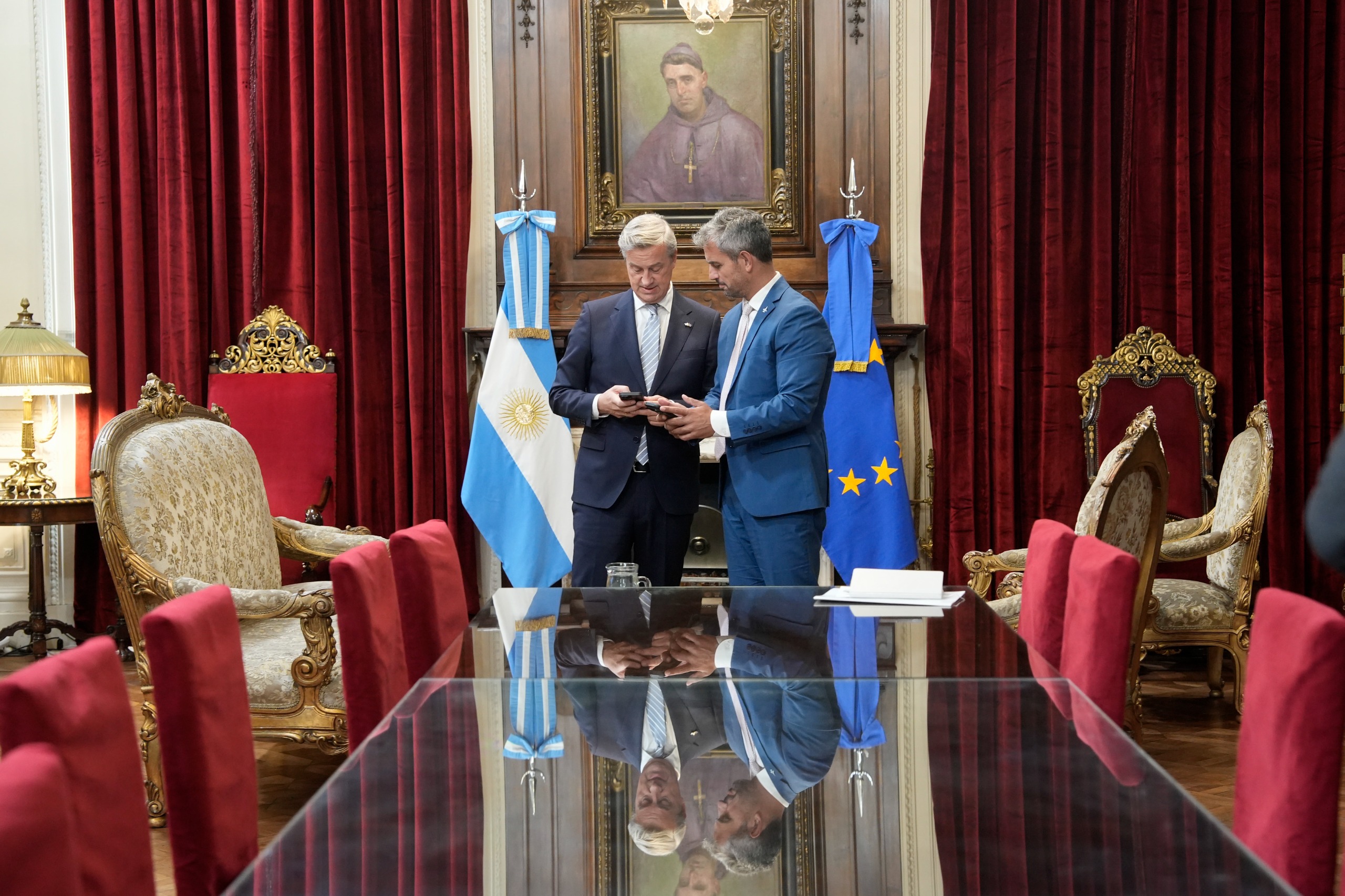 Galeria de imagenes de la noticia MARTÍN MENEM RECIBIÓ AL REPRESENTANTE DE LA UNIÓN EUROPEA EN ARGENTINA