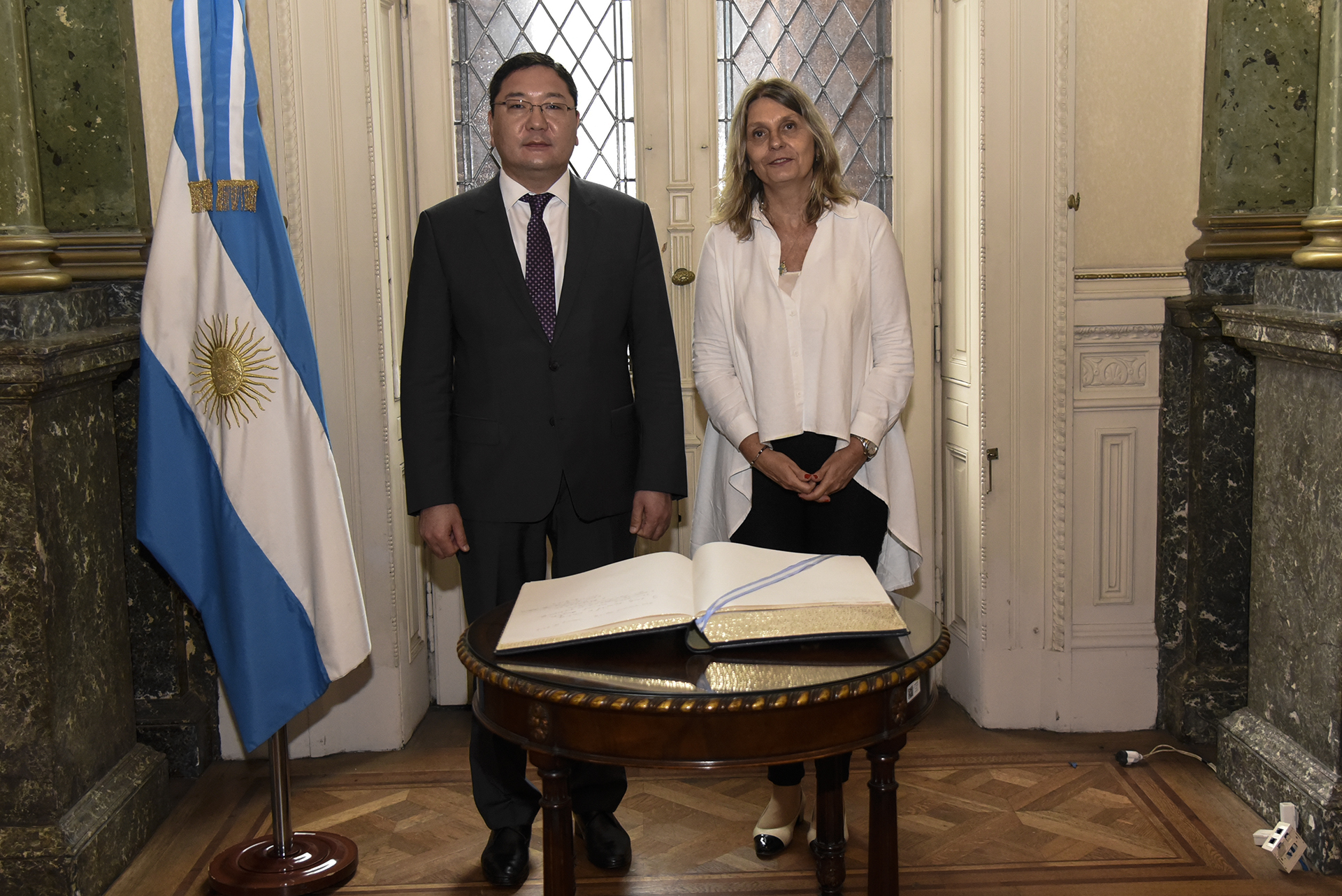 Galeria de imagenes de la noticia DIPUTADOS SE REUNIERON CON EL SECRETARIO DE ESTADO DE RELACIONES EXTERIORES DE MONGOLIA