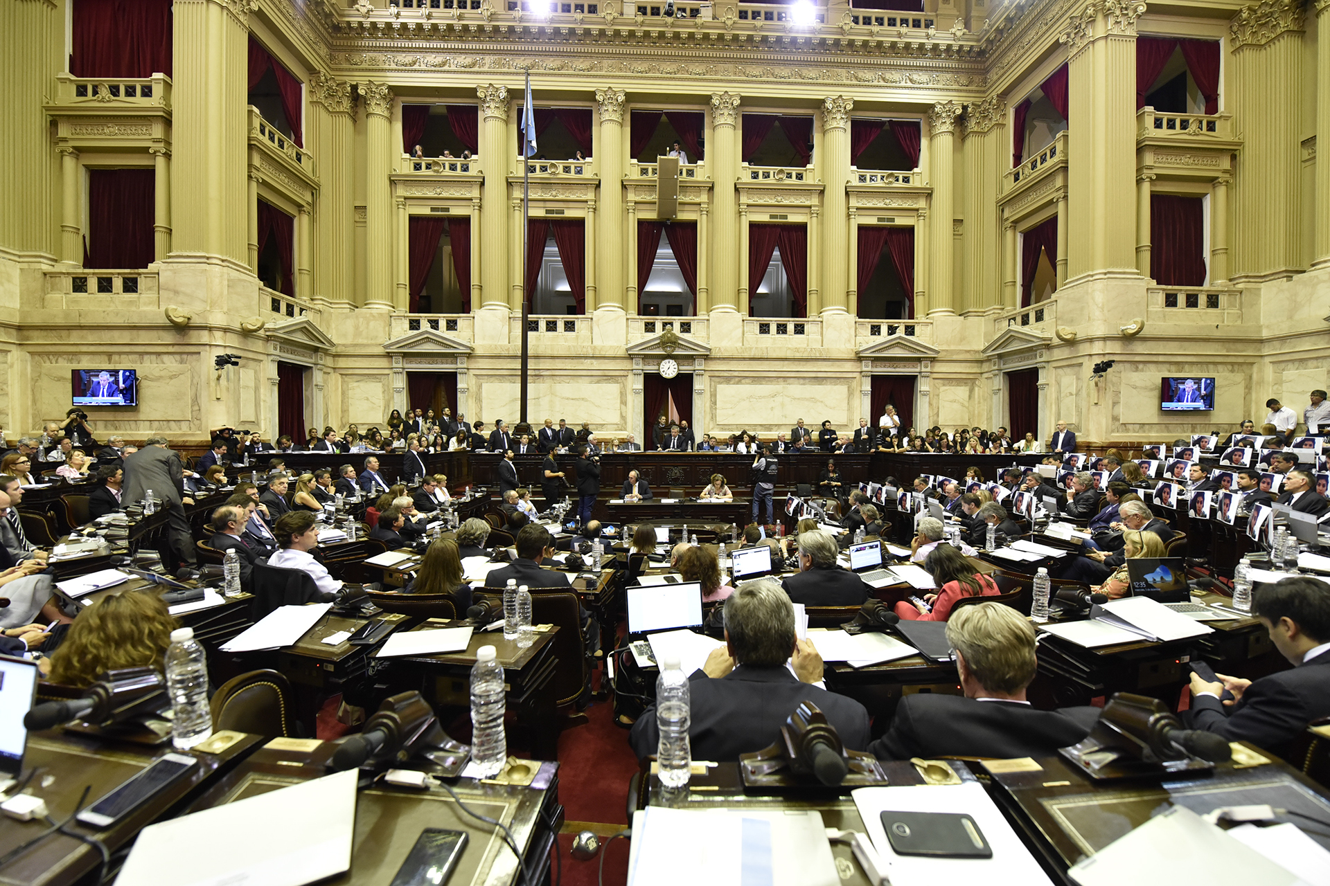 Galeria de imagenes de la noticia MONZÓ FUE REELECTO EN LA PRESIDENCIA DE LA CÁMARA DE DIPUTADOS CON AMPLIO CONSENSO